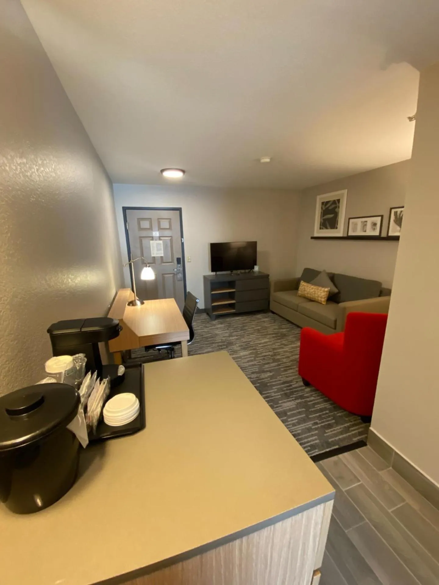 TV and multimedia in Country Inn & Suites by Radisson, Champaign North, IL