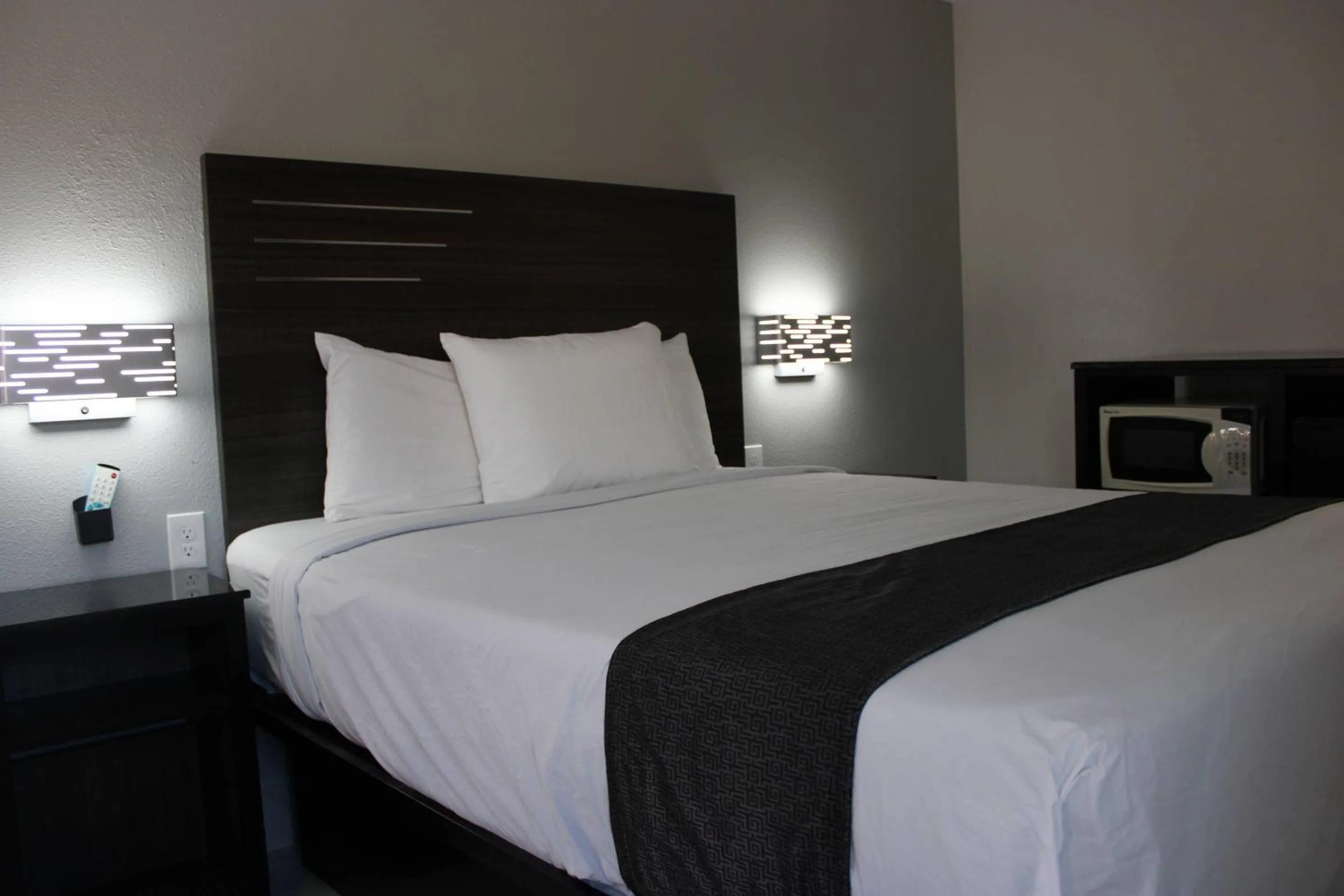 Bedroom, Bed in Rodeway Inn Yuma Downtown