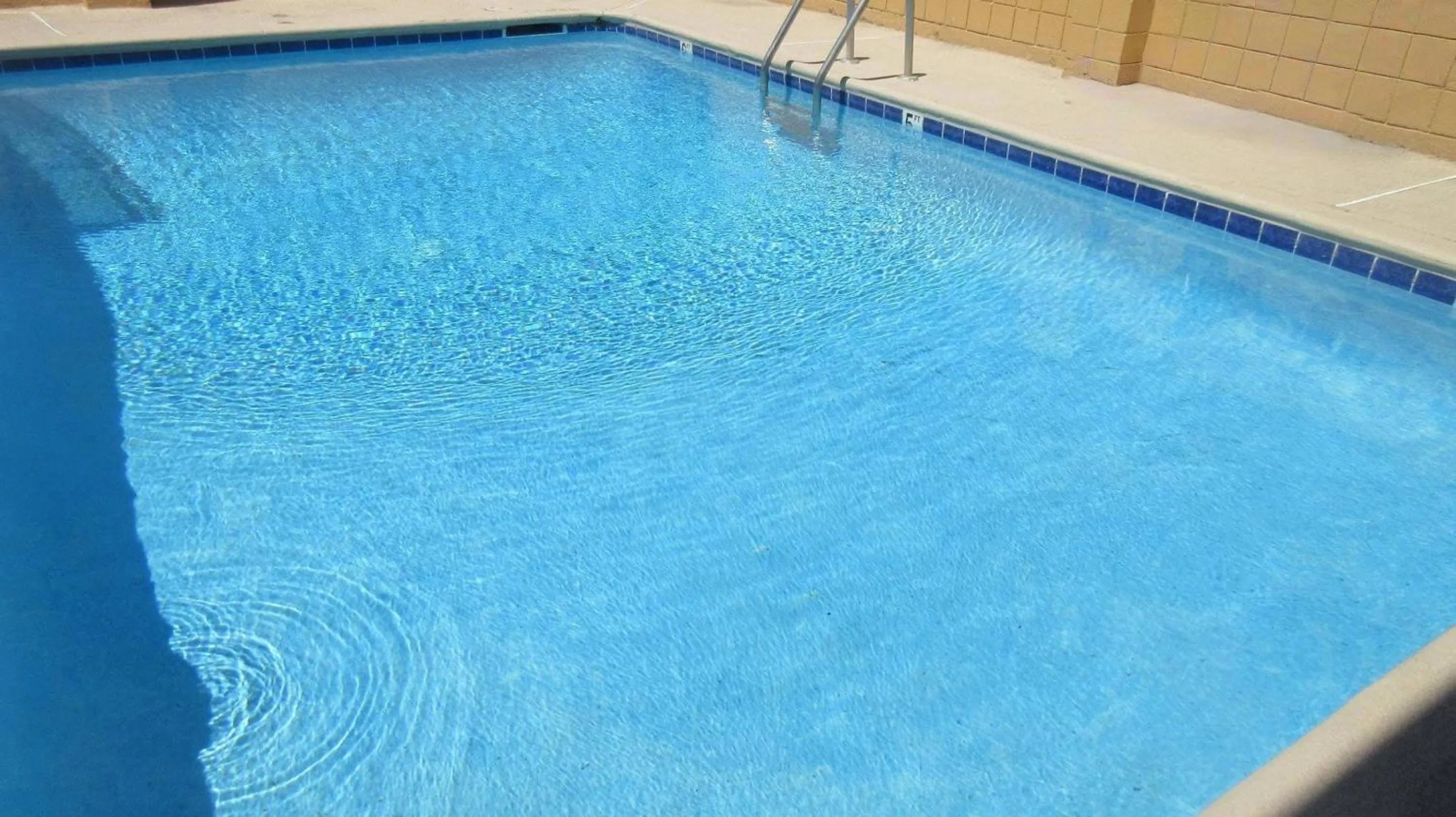Swimming pool in Rodeway Inn Yuma Downtown