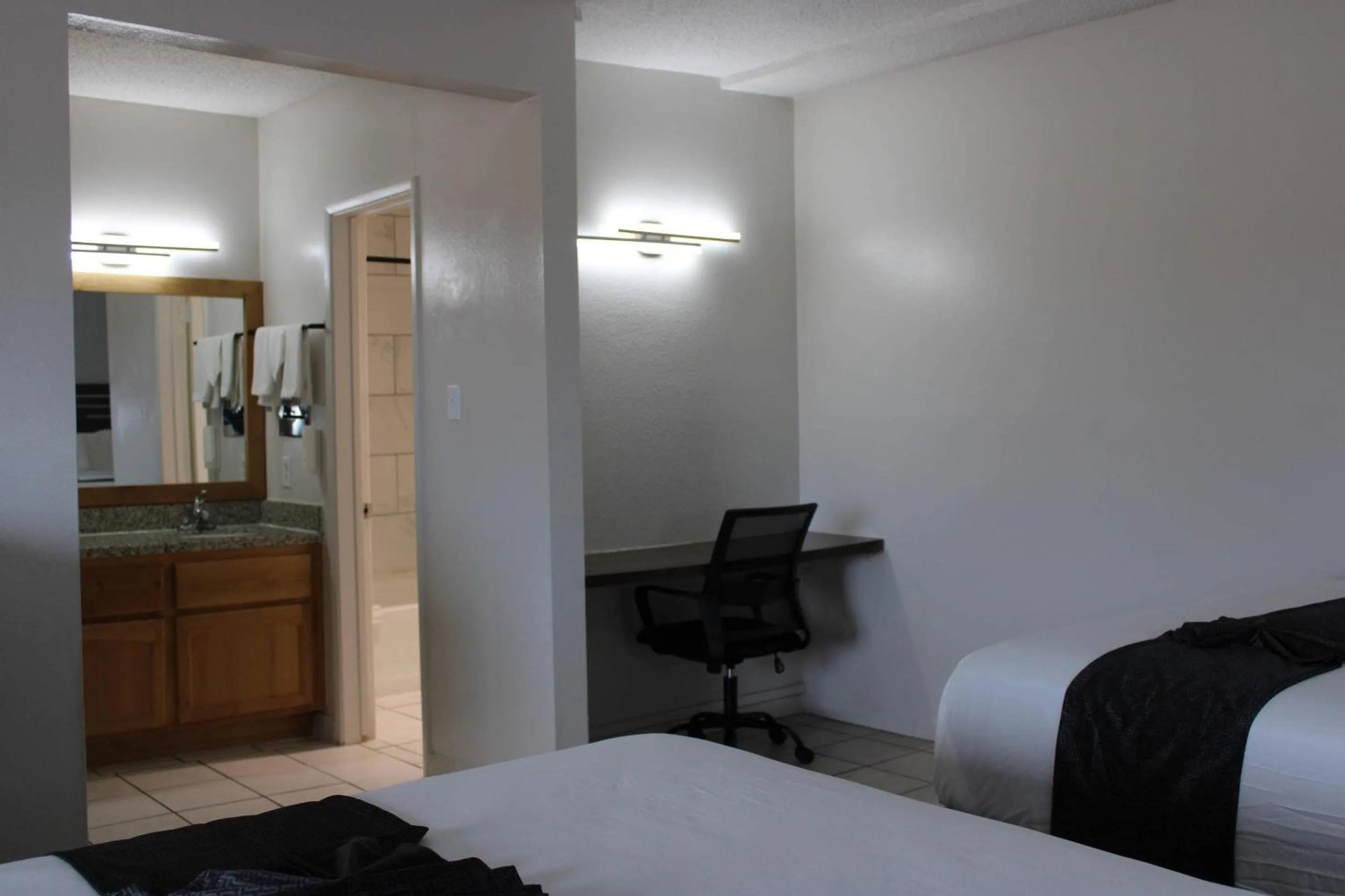 Bedroom, Bed in Rodeway Inn Yuma Downtown