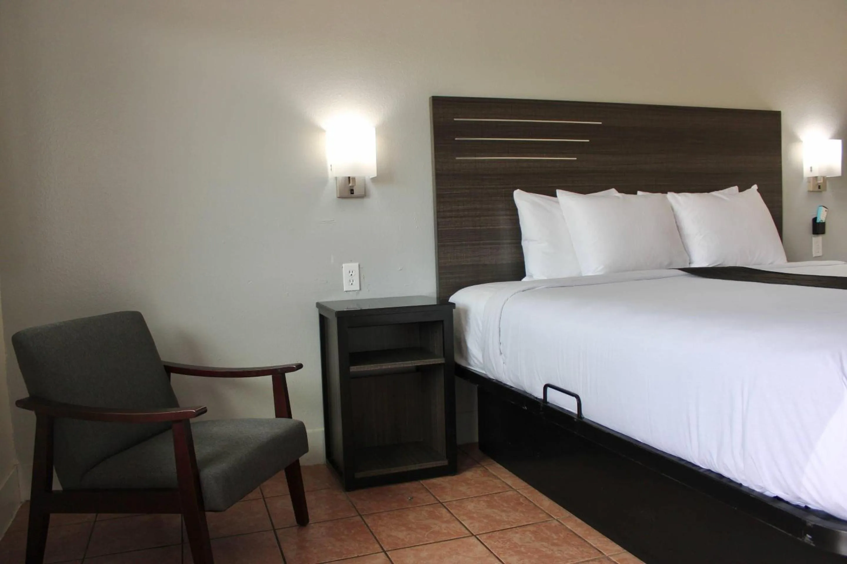 Bedroom, Bed in Rodeway Inn Yuma Downtown