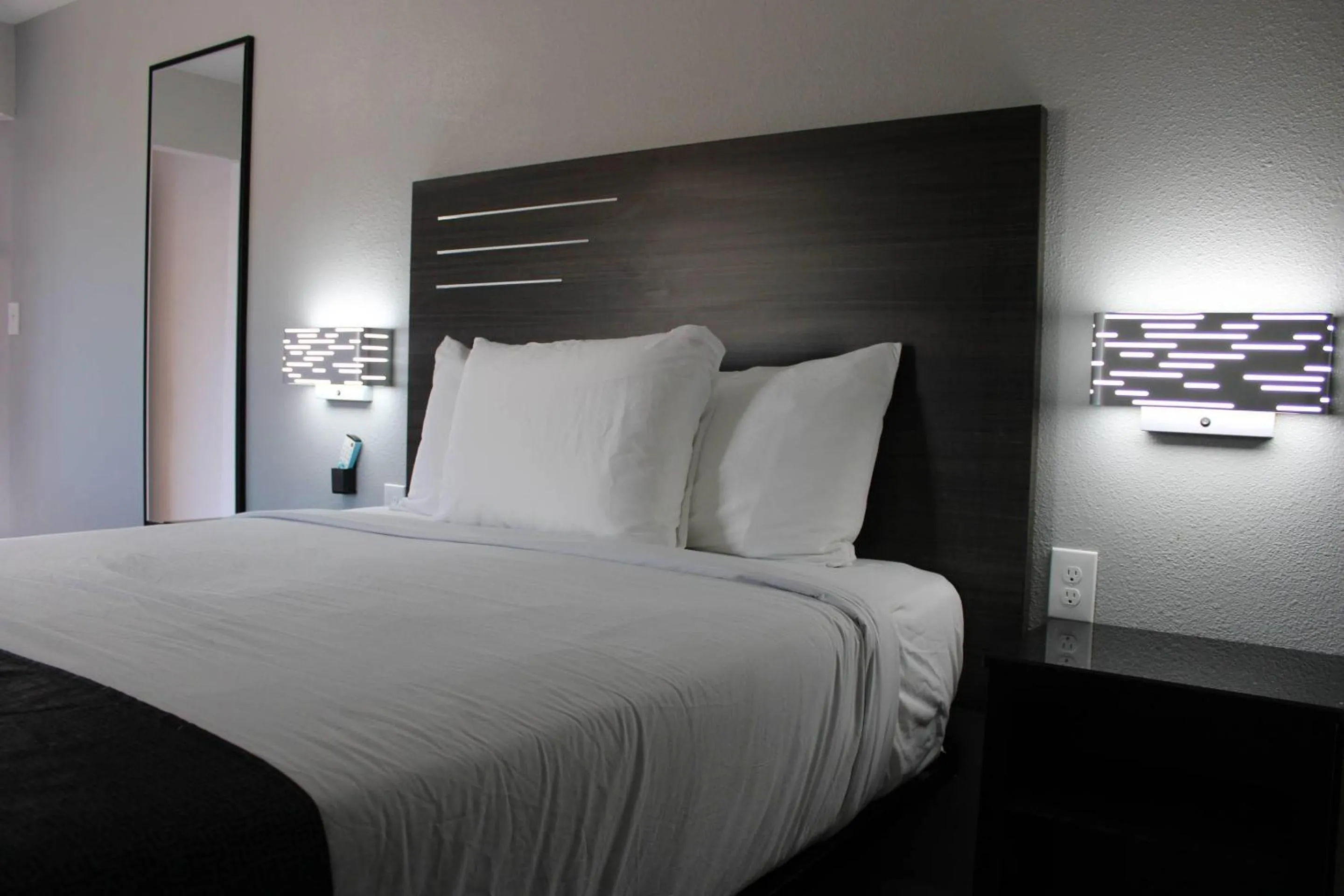 Bedroom, Bed in Rodeway Inn Yuma Downtown
