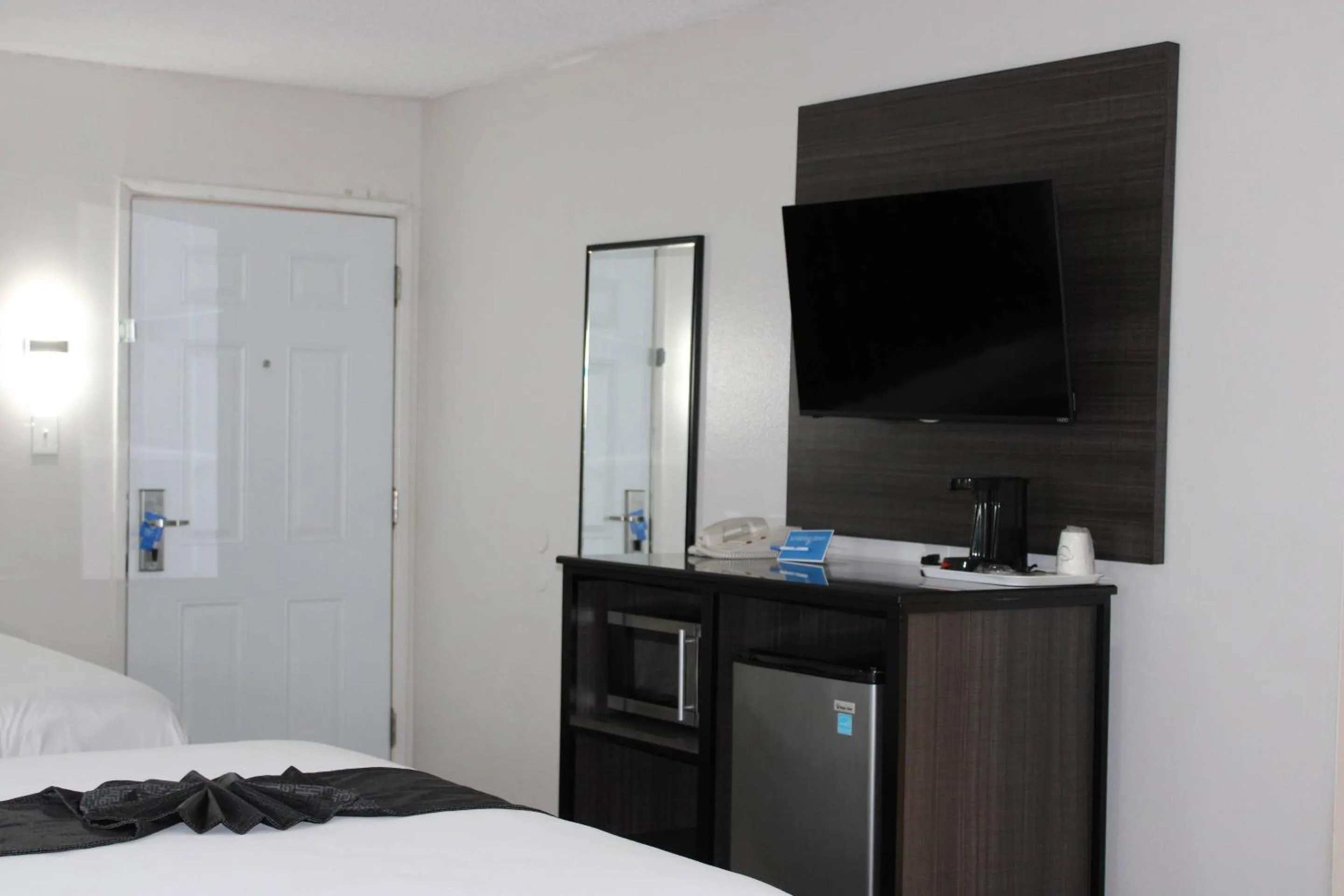 Bedroom, Bed in Rodeway Inn Yuma Downtown