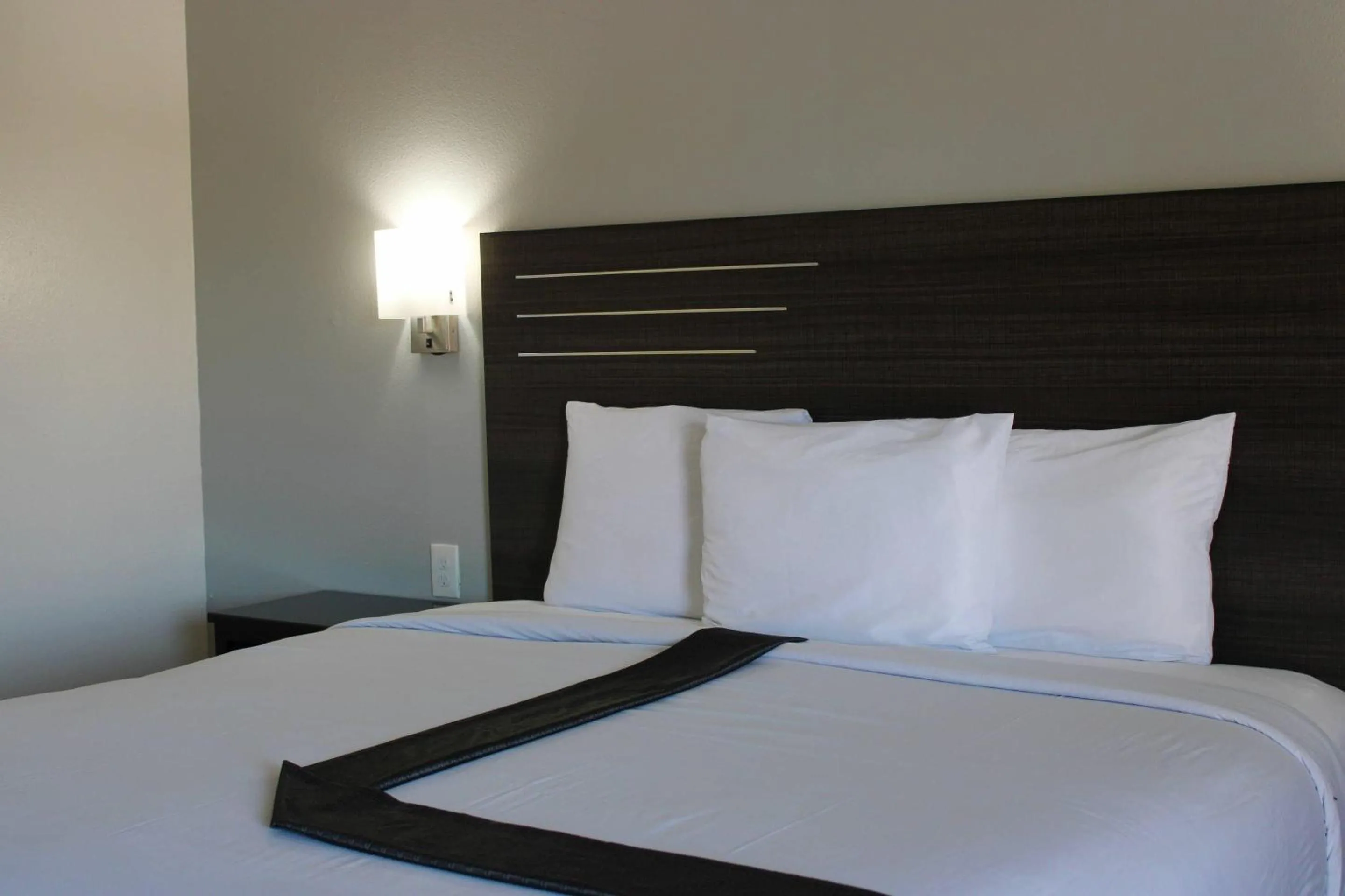 Bedroom, Bed in Rodeway Inn Yuma Downtown