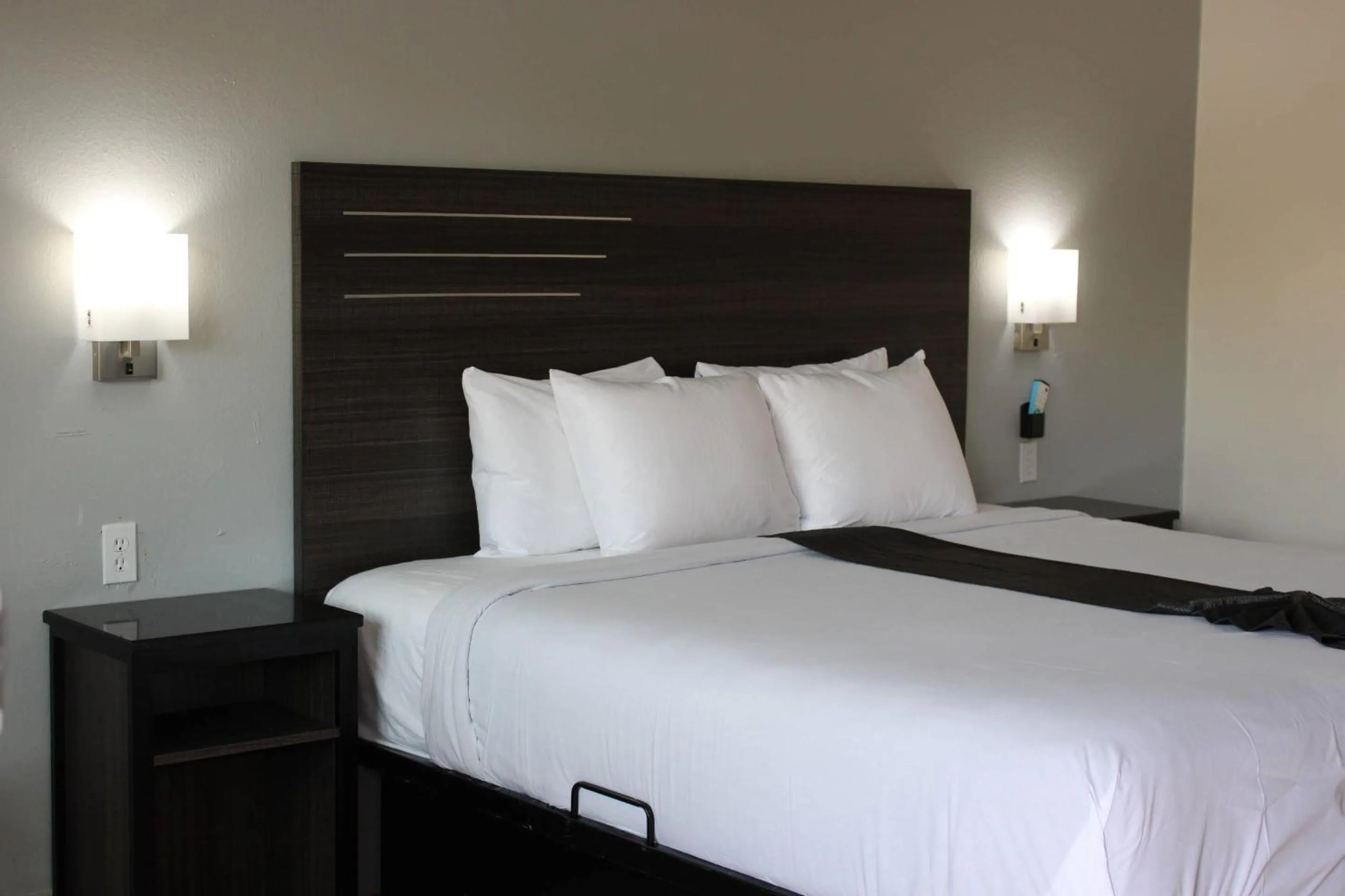 Bedroom, Bed in Rodeway Inn Yuma Downtown