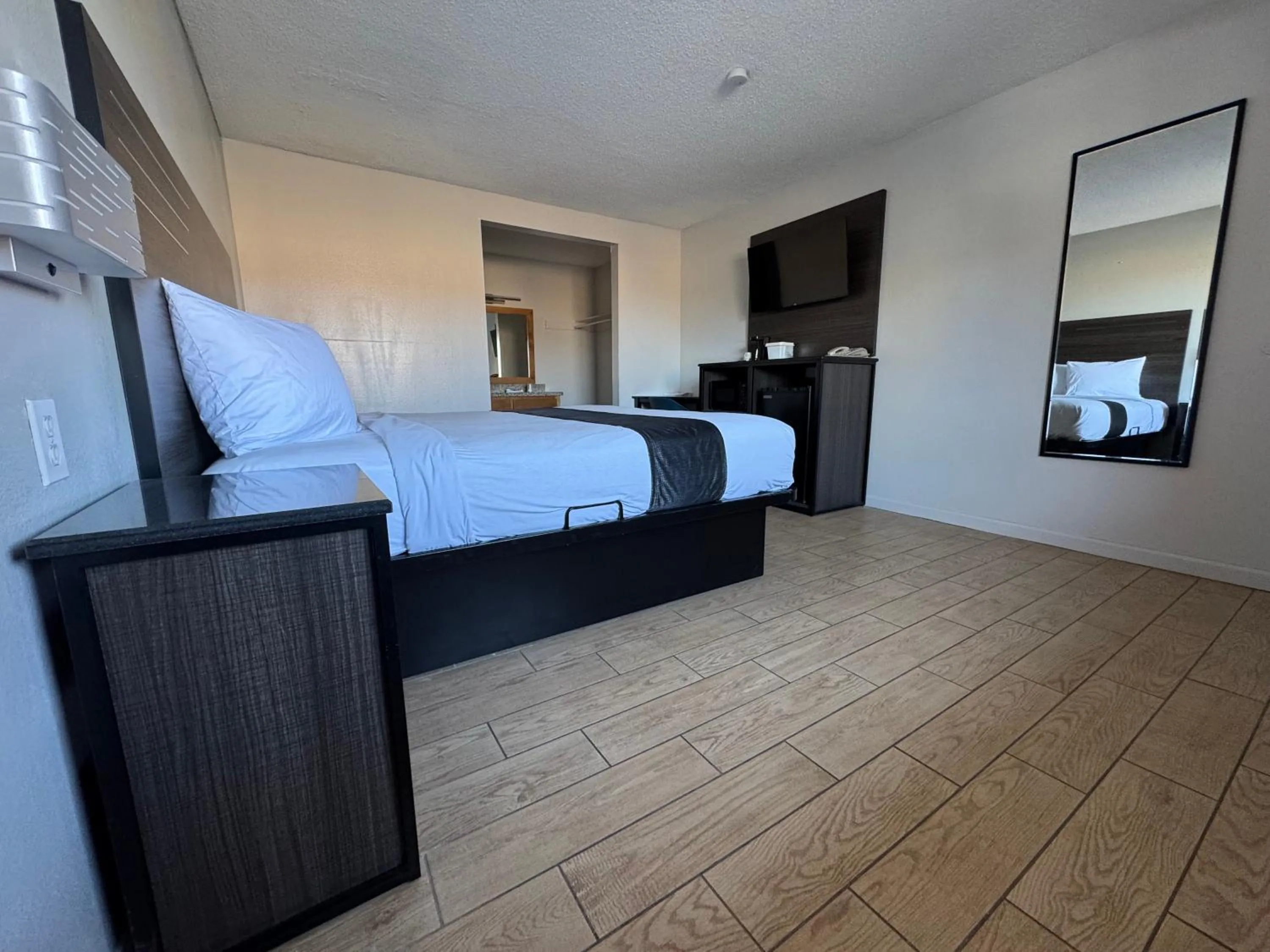 Photo of the whole room, Bed in Rodeway Inn Yuma Downtown
