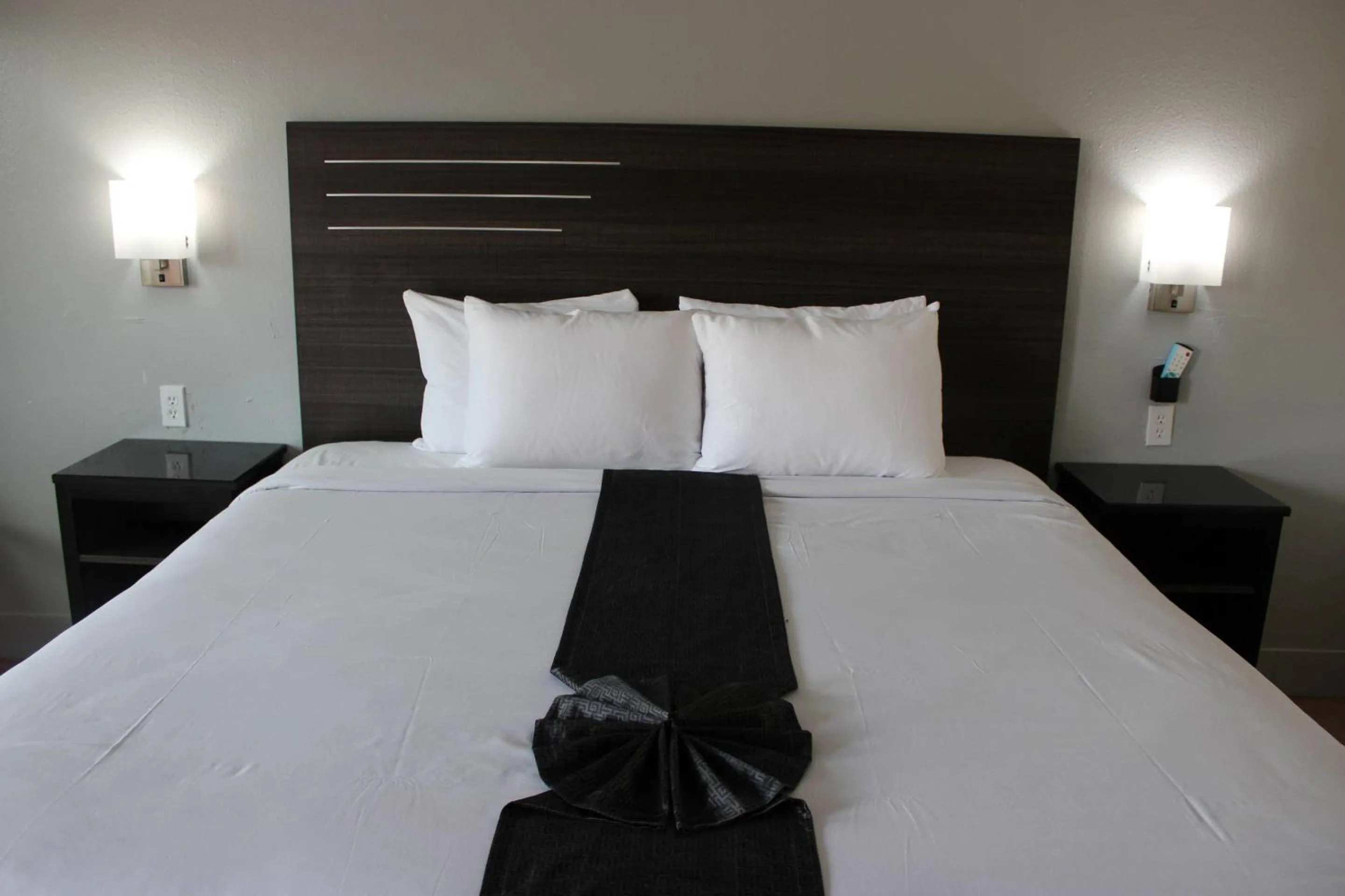Bedroom, Bed in Rodeway Inn Yuma Downtown