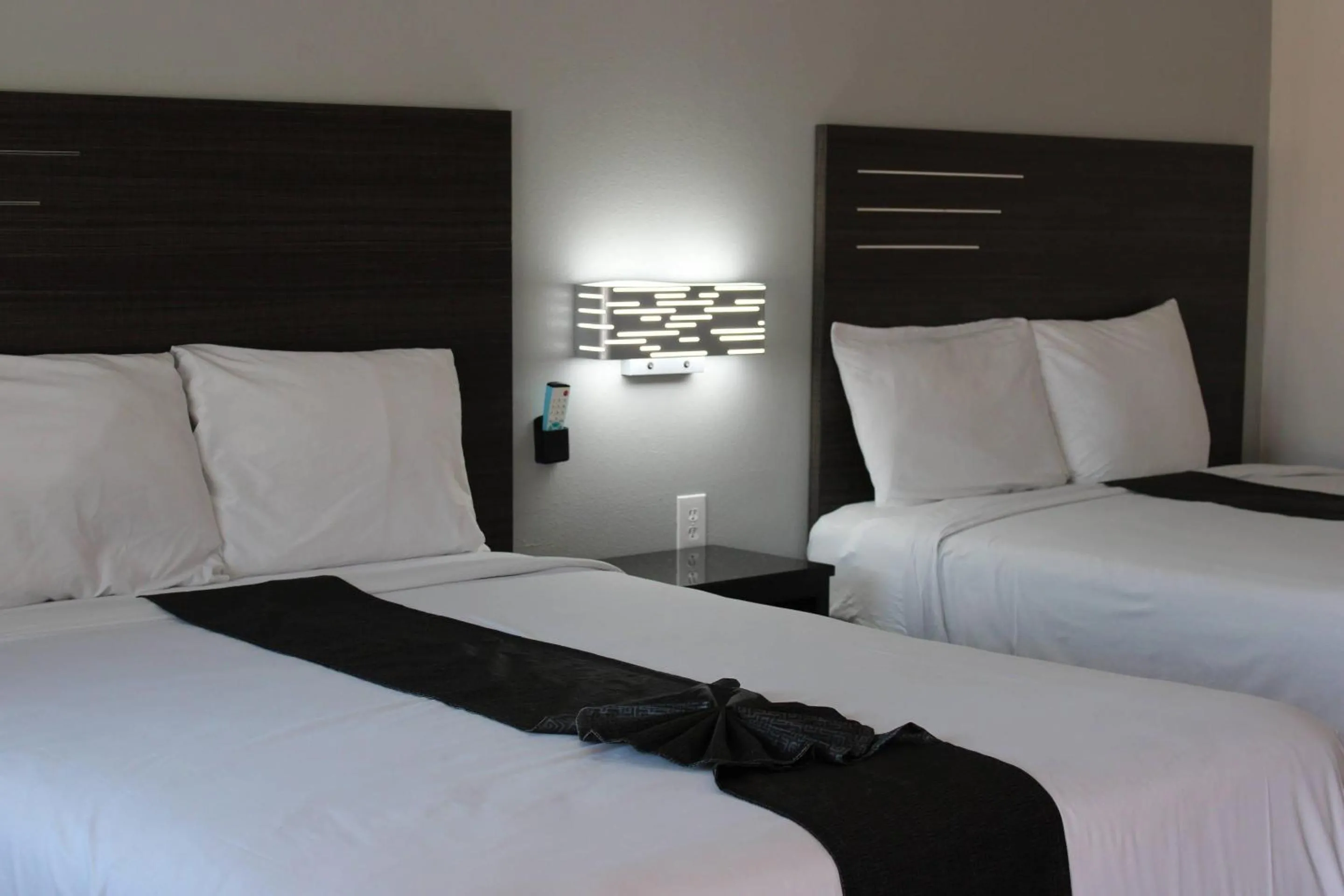 Bedroom, Bed in Rodeway Inn Yuma Downtown