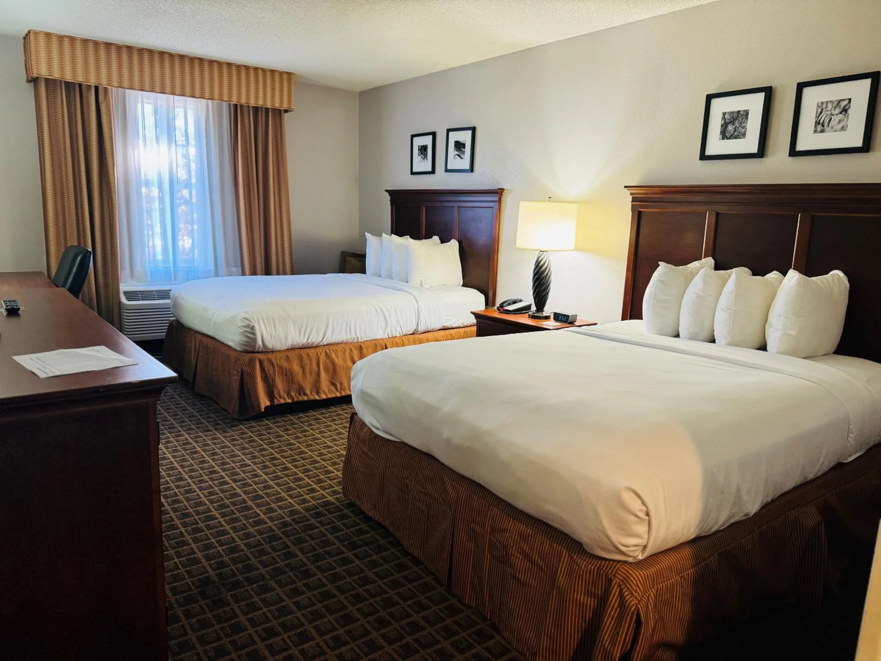 Bedroom, Bed in Country Inn & Suites by Radisson, Lawrenceville near Northside