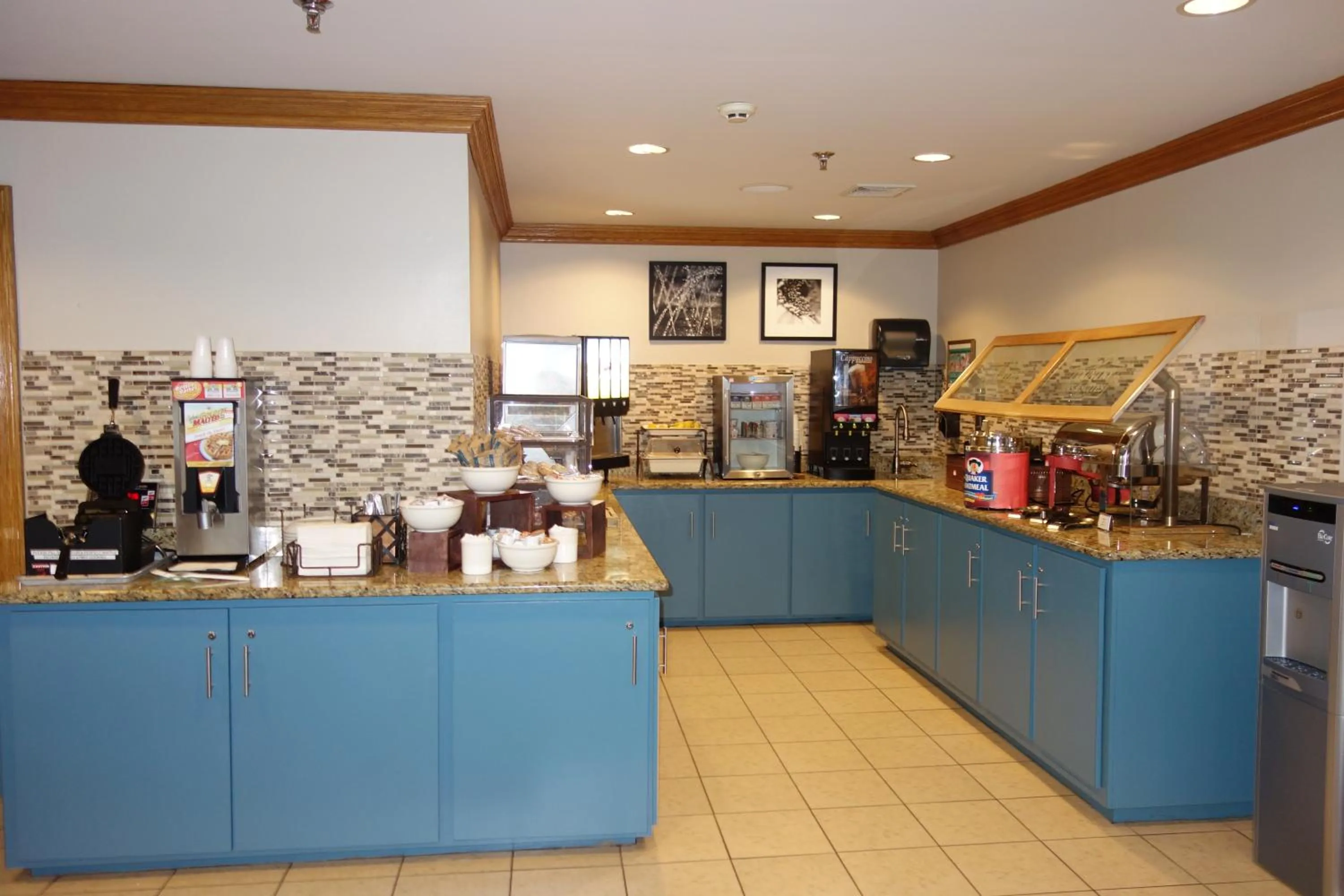 American breakfast in Country Inn & Suites by Radisson, Lawrenceville near Northside