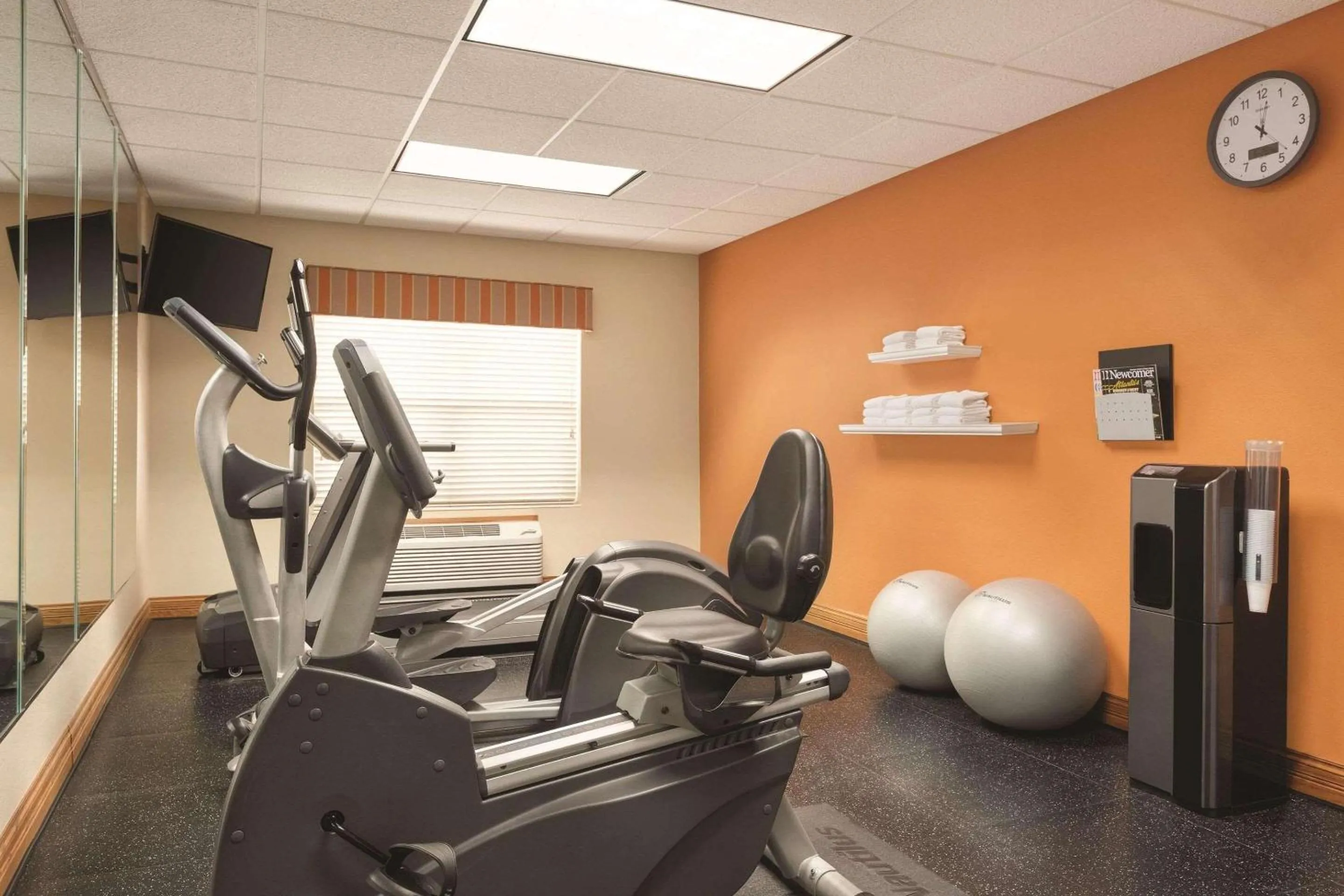 Fitness centre/facilities in Country Inn & Suites by Radisson, Lawrenceville, GA