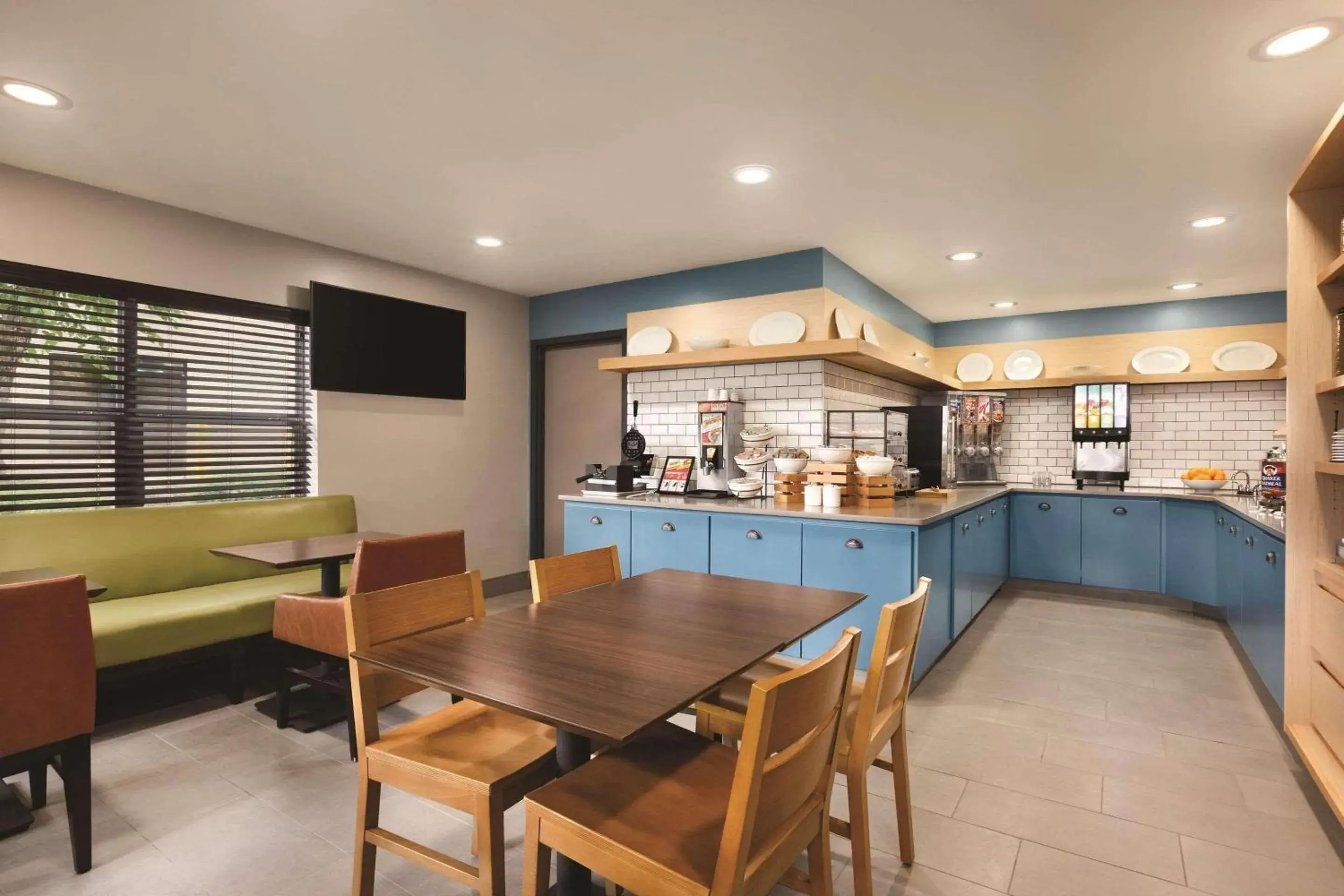 Breakfast in Country Inn & Suites by Radisson, Lawrenceville, GA Breakfast in Country Inn & Suites by Radisson, Lawrenceville, GA