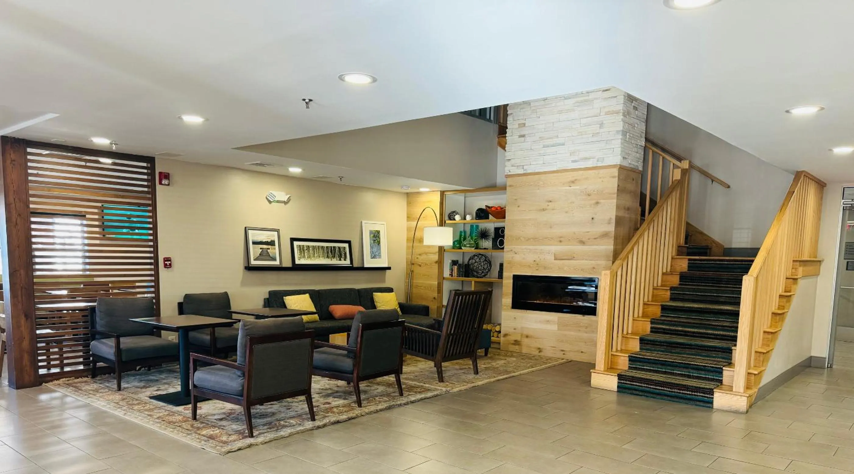 Living room in Country Inn & Suites by Radisson, Lawrenceville near Northside