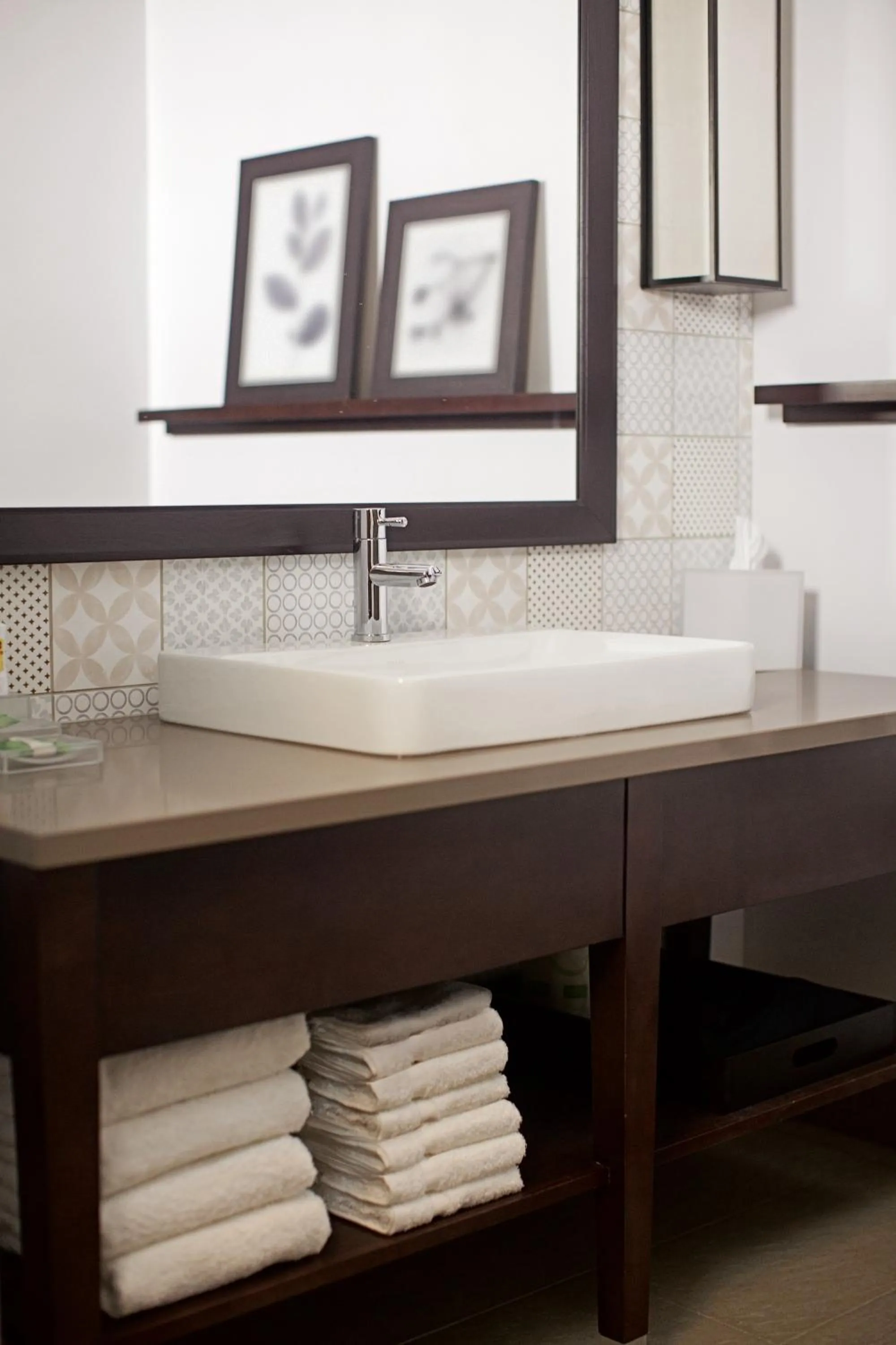 Bathroom in Country Inn & Suites by Radisson, Lawrenceville, GA