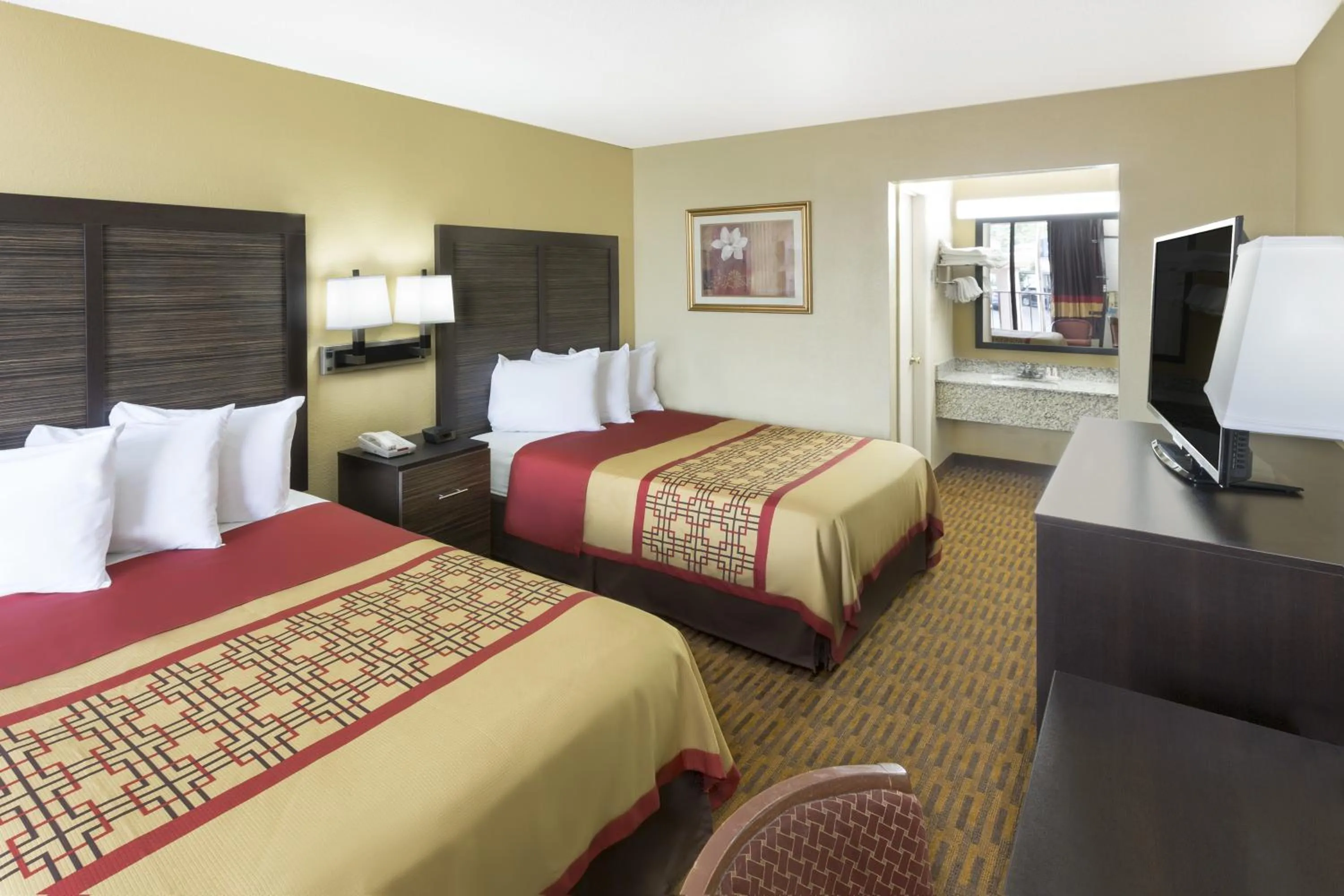 Photo of the whole room, Bed in Days Inn by Wyndham Columbus-North Fort Moore