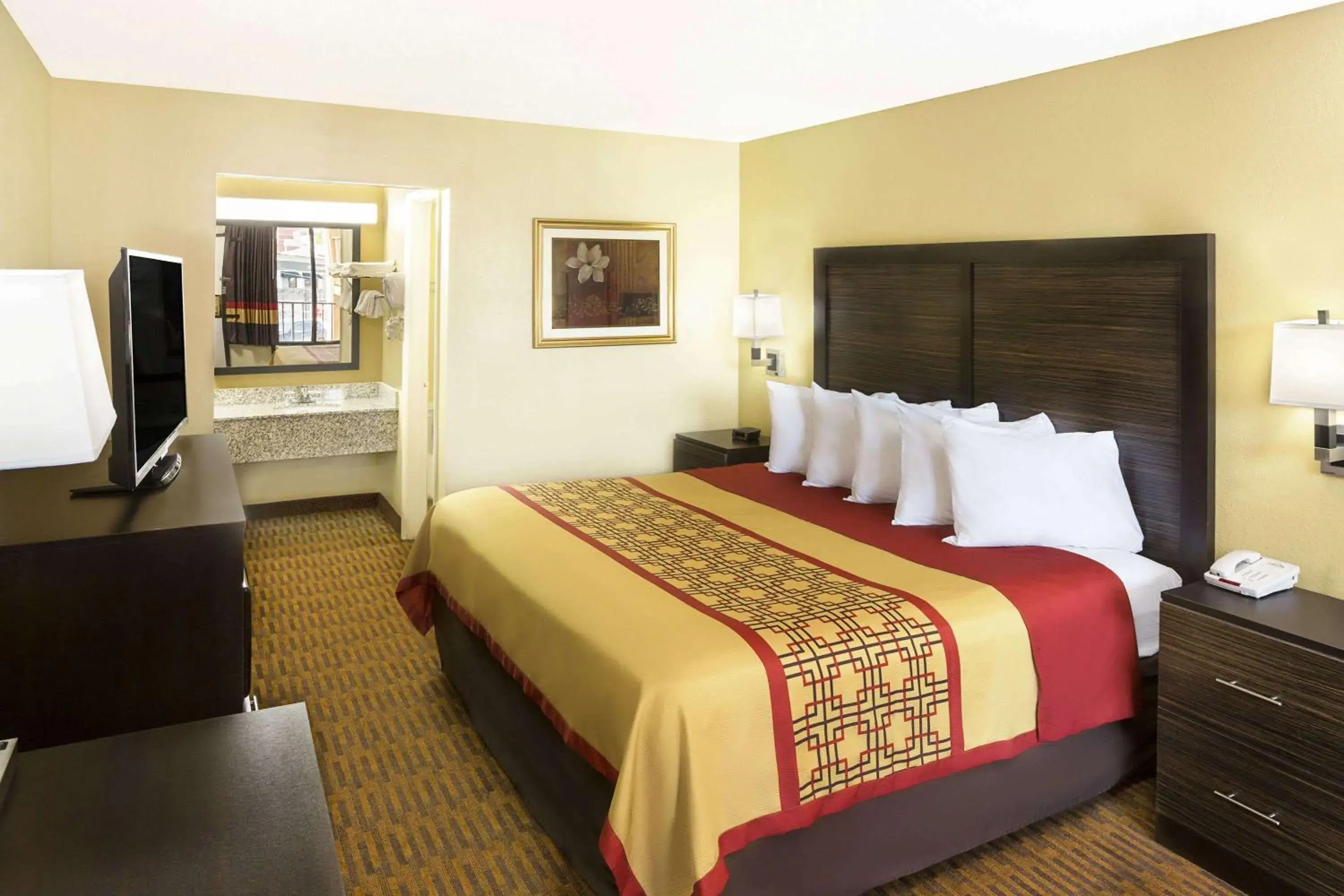 Photo of the whole room, Bed in Days Inn by Wyndham Columbus-North Fort Moore Photo of the whole room, Bed in Days Inn by Wyndham Columbus-North Fort Moore