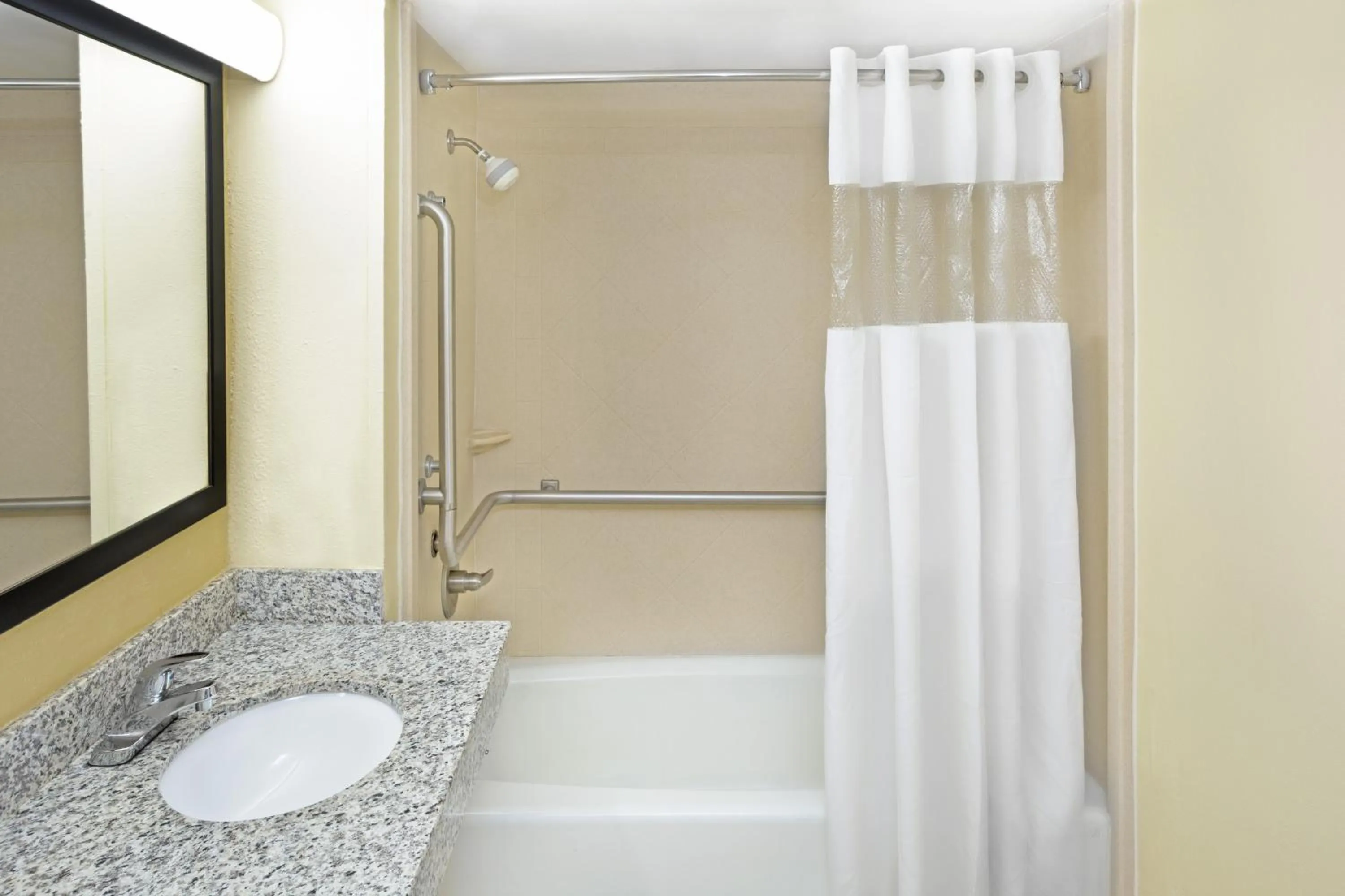 Days Inn by Wyndham Columbus-North Fort Moore