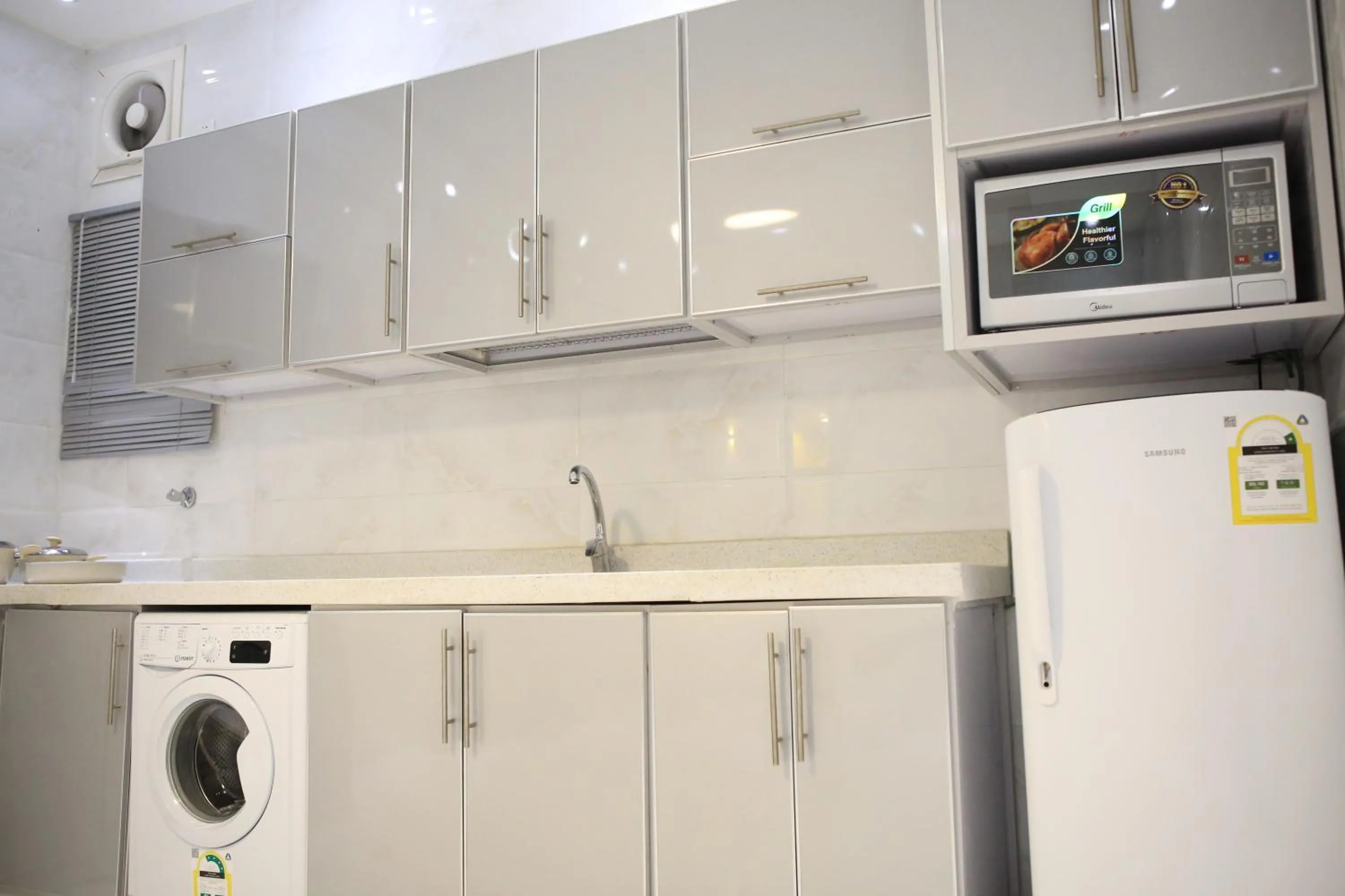 Kitchen or kitchenette in Four Seasons Estate