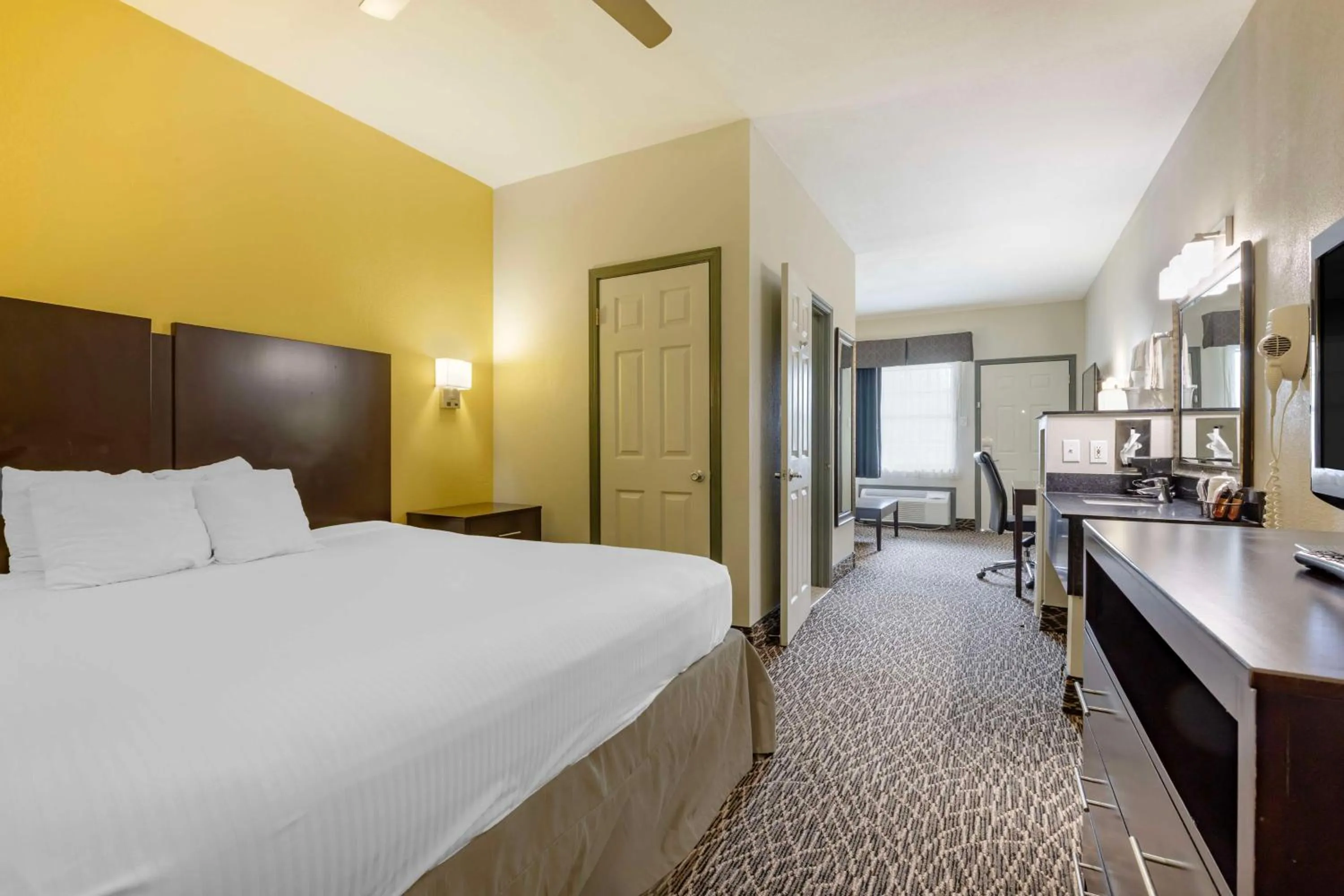 Photo of the whole room, Bed in Best Western West Monroe Inn