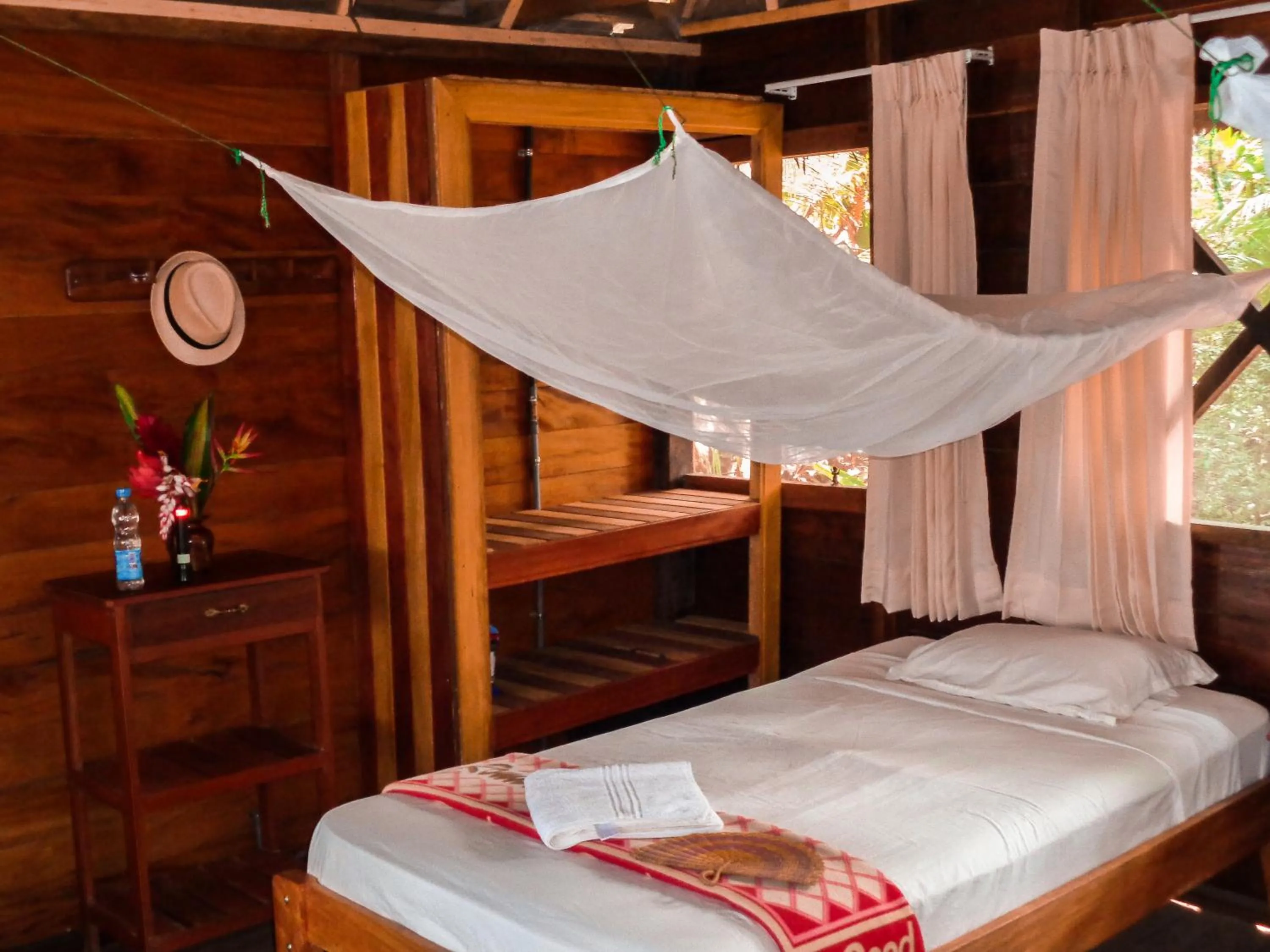 Decorative detail, Bed in Tambopata River