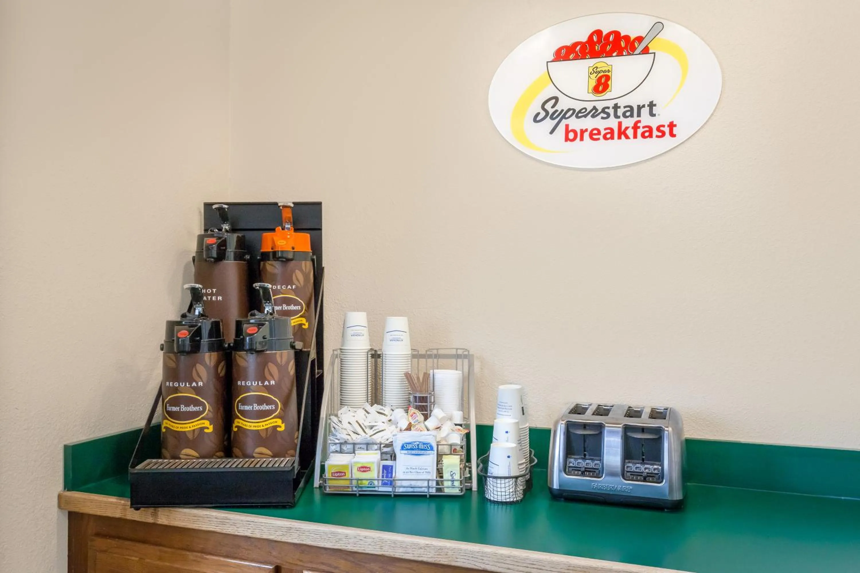 Coffee/tea facilities in Super 8 by Wyndham Oneonta/Cooperstown