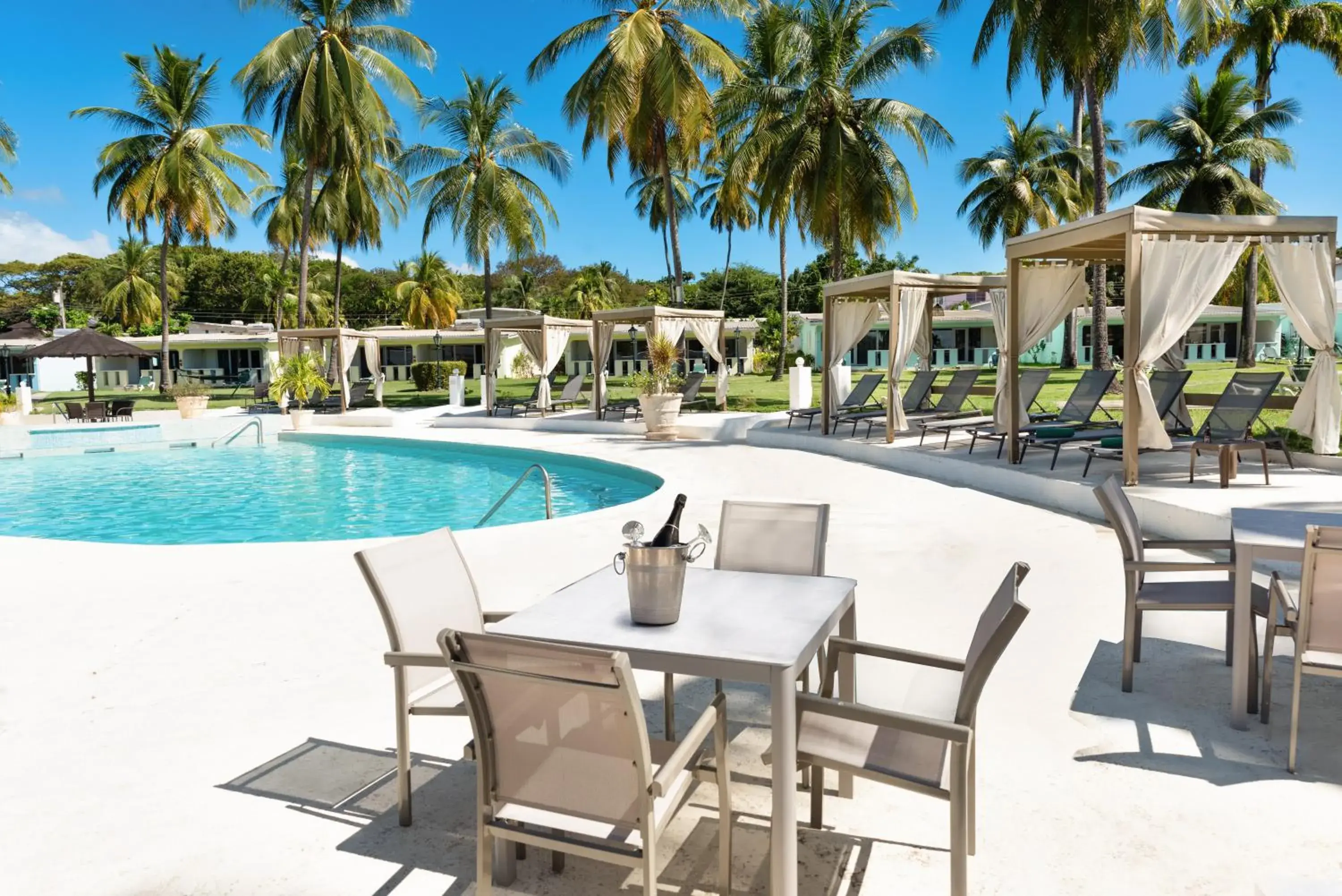 Swimming pool in All Seasons Resort Swimming pool in All Seasons Resort