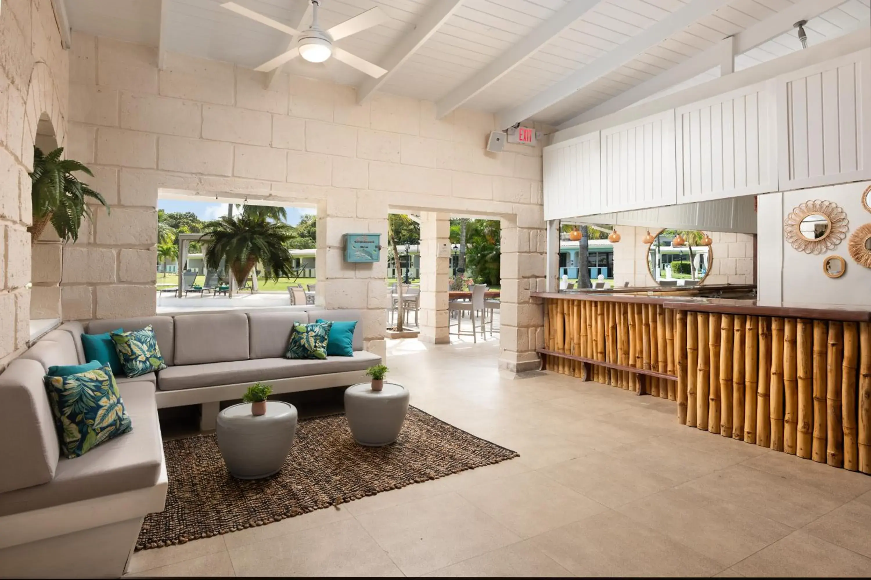 Lounge or bar in All Seasons Resort Lounge or bar in All Seasons Resort