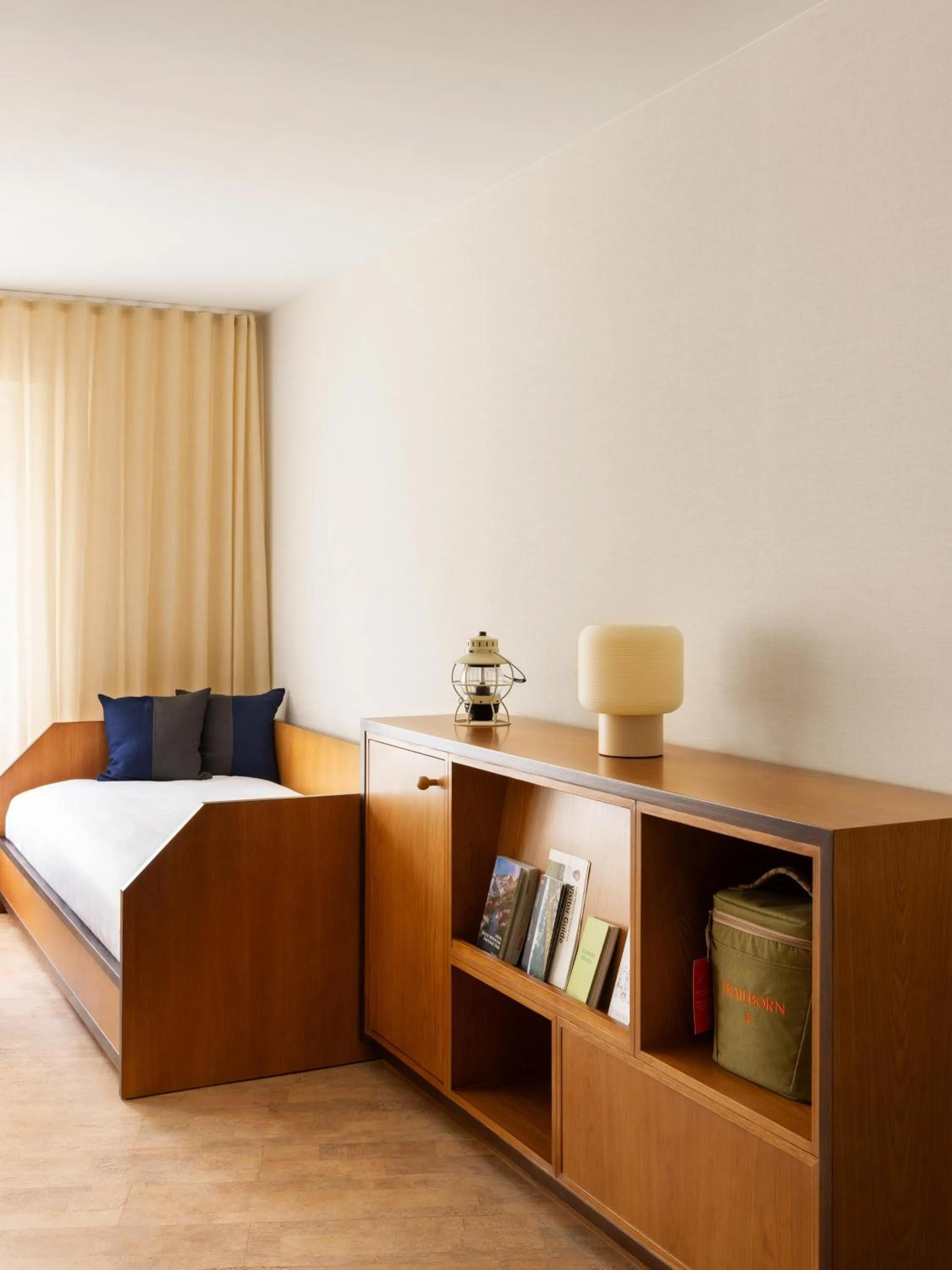 Living room, Bed in Trailborn Rocky Mountains