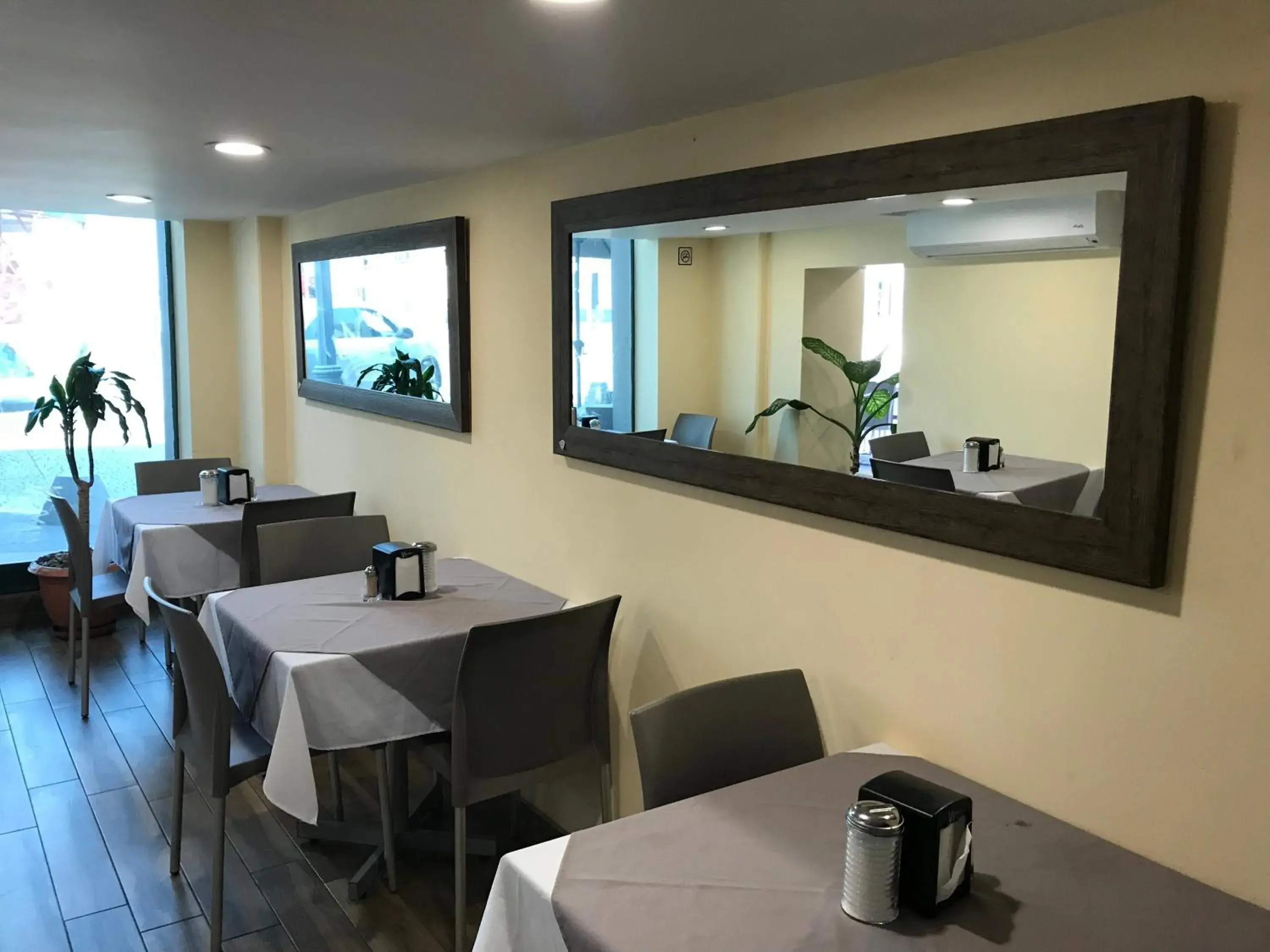 Restaurant/places to eat in Hotel Oriente Restaurant/places to eat in Hotel Oriente