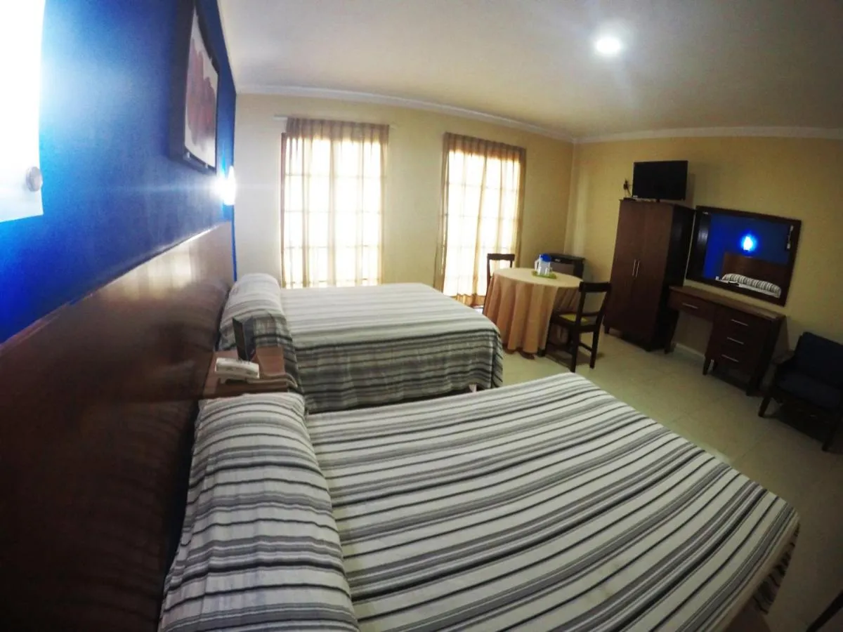 Staff, Bed in Hotel Oriente