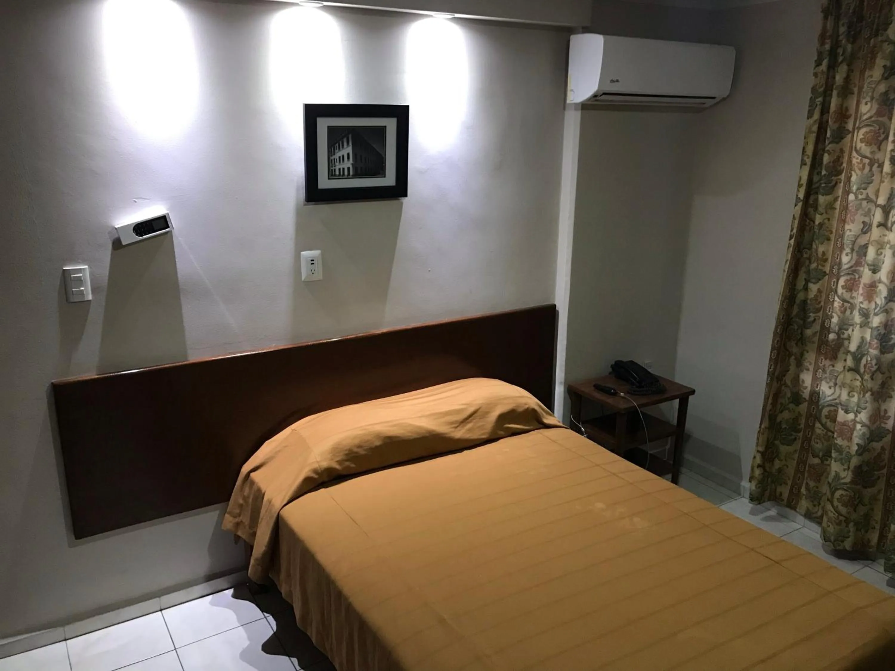 Bed in Hotel Oriente