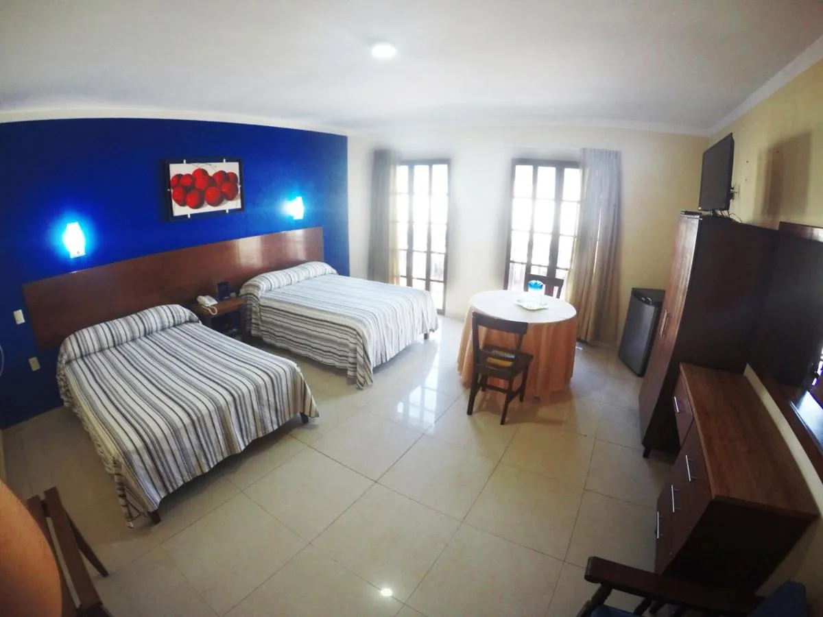 Staff, Bed in Hotel Oriente