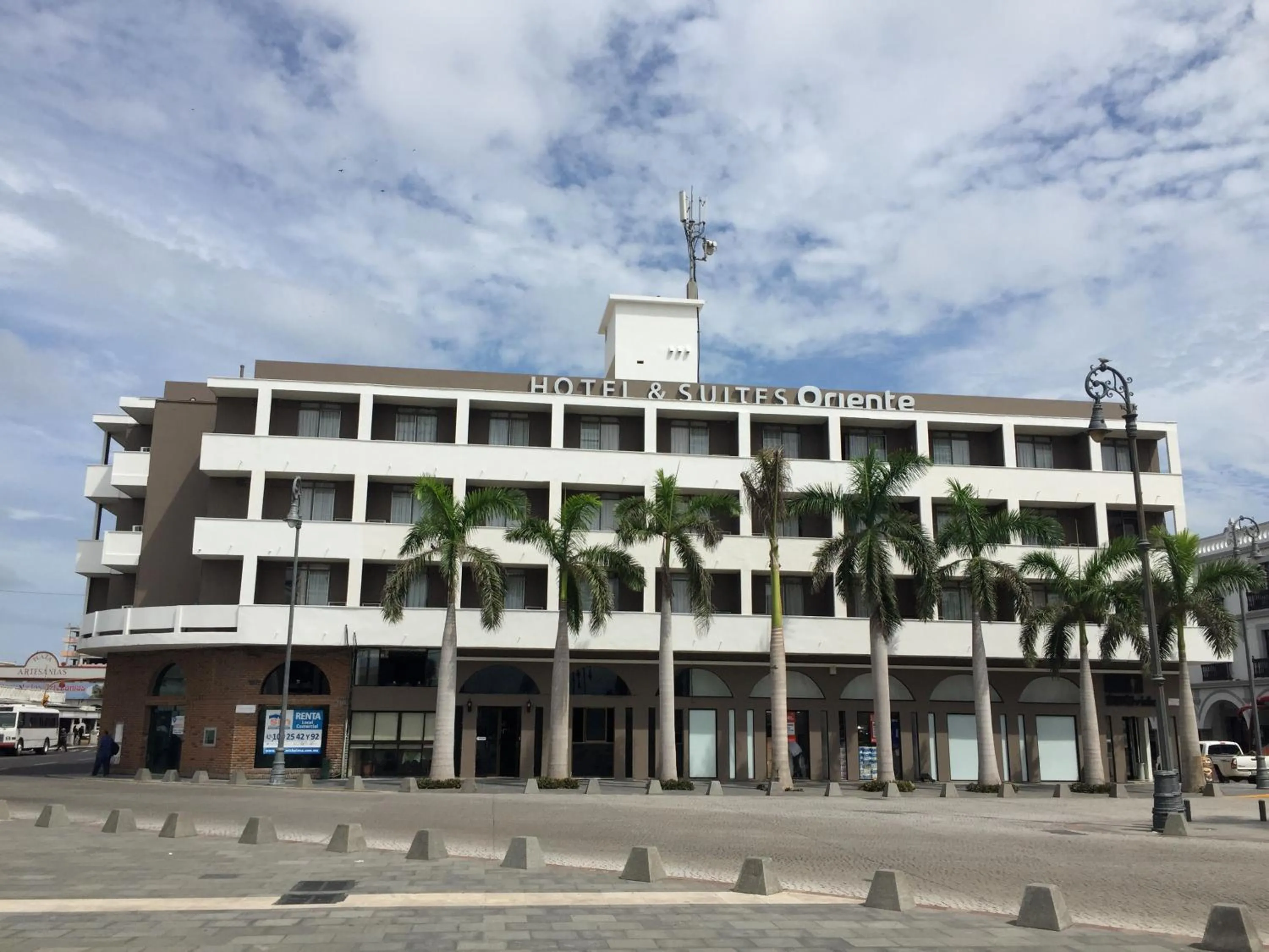 Facade/entrance in Hotel Oriente