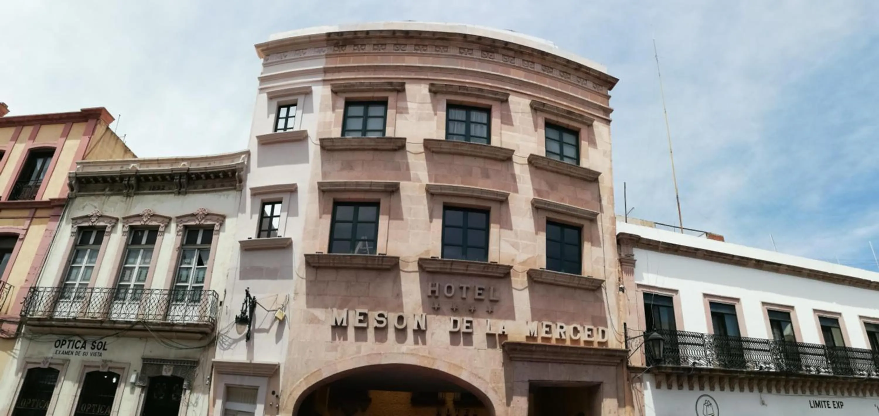 Facade/entrance in Meson de la Merced