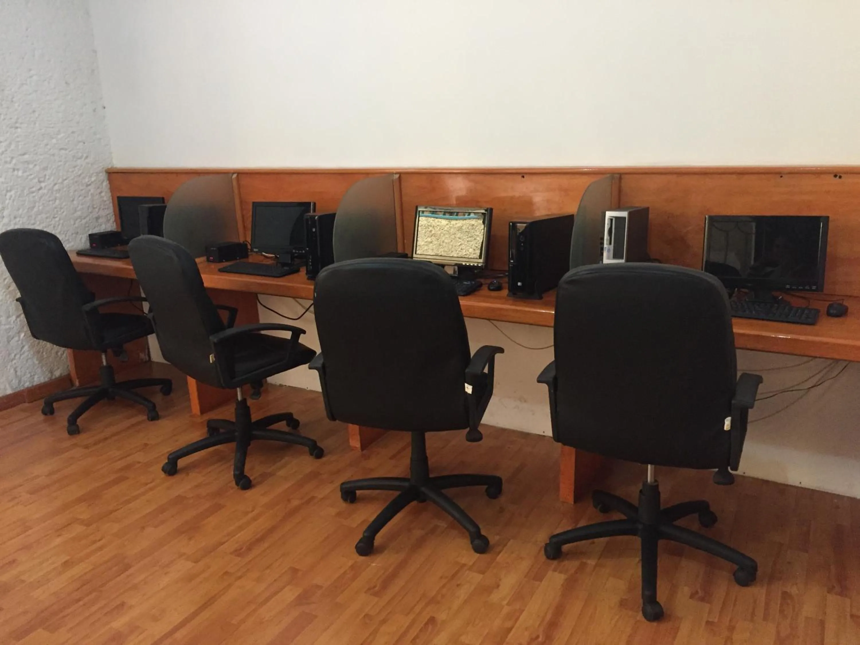 Business facilities in Meson de la Merced