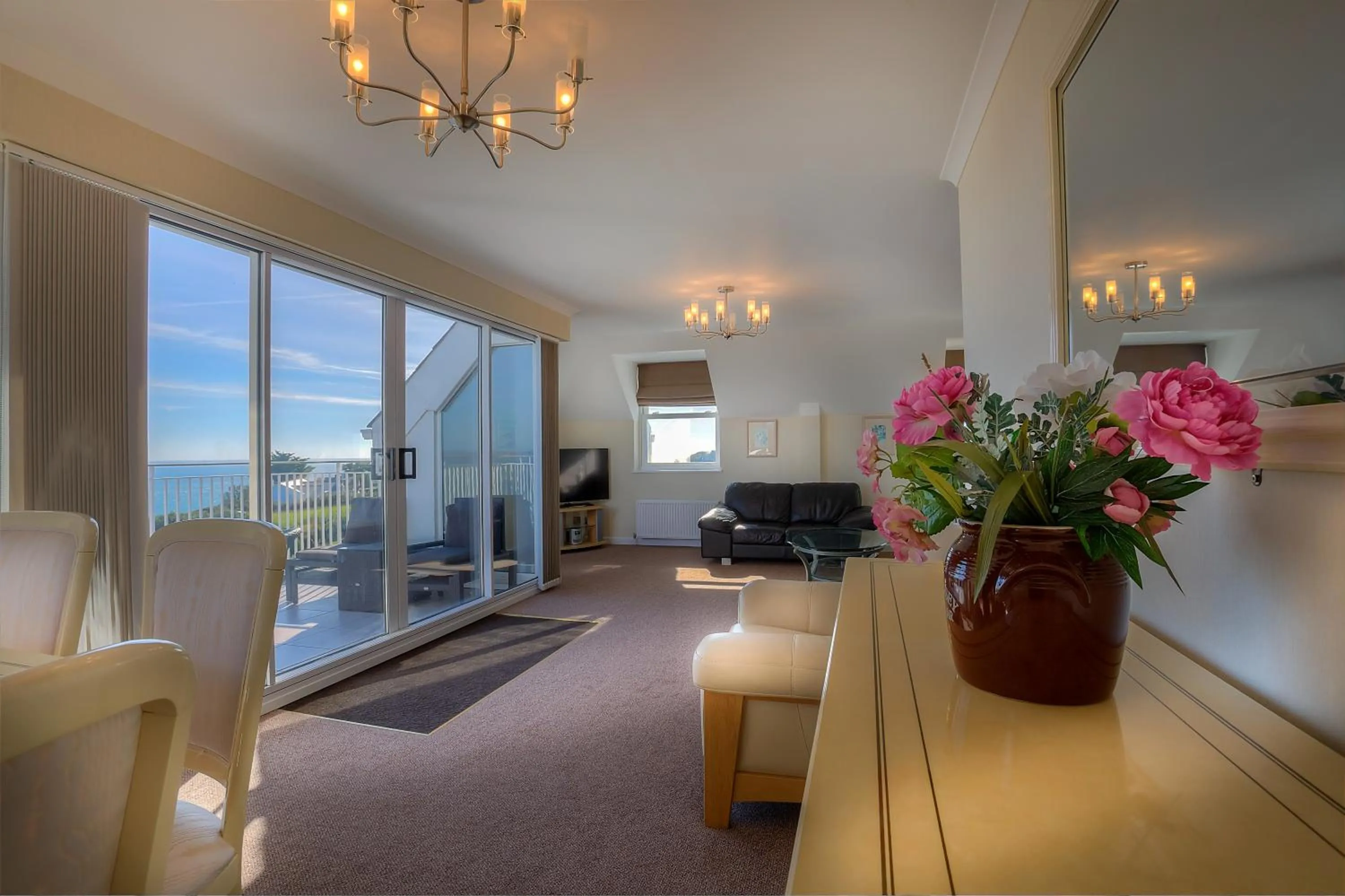 Photo of the whole room in Hotel Jerbourg