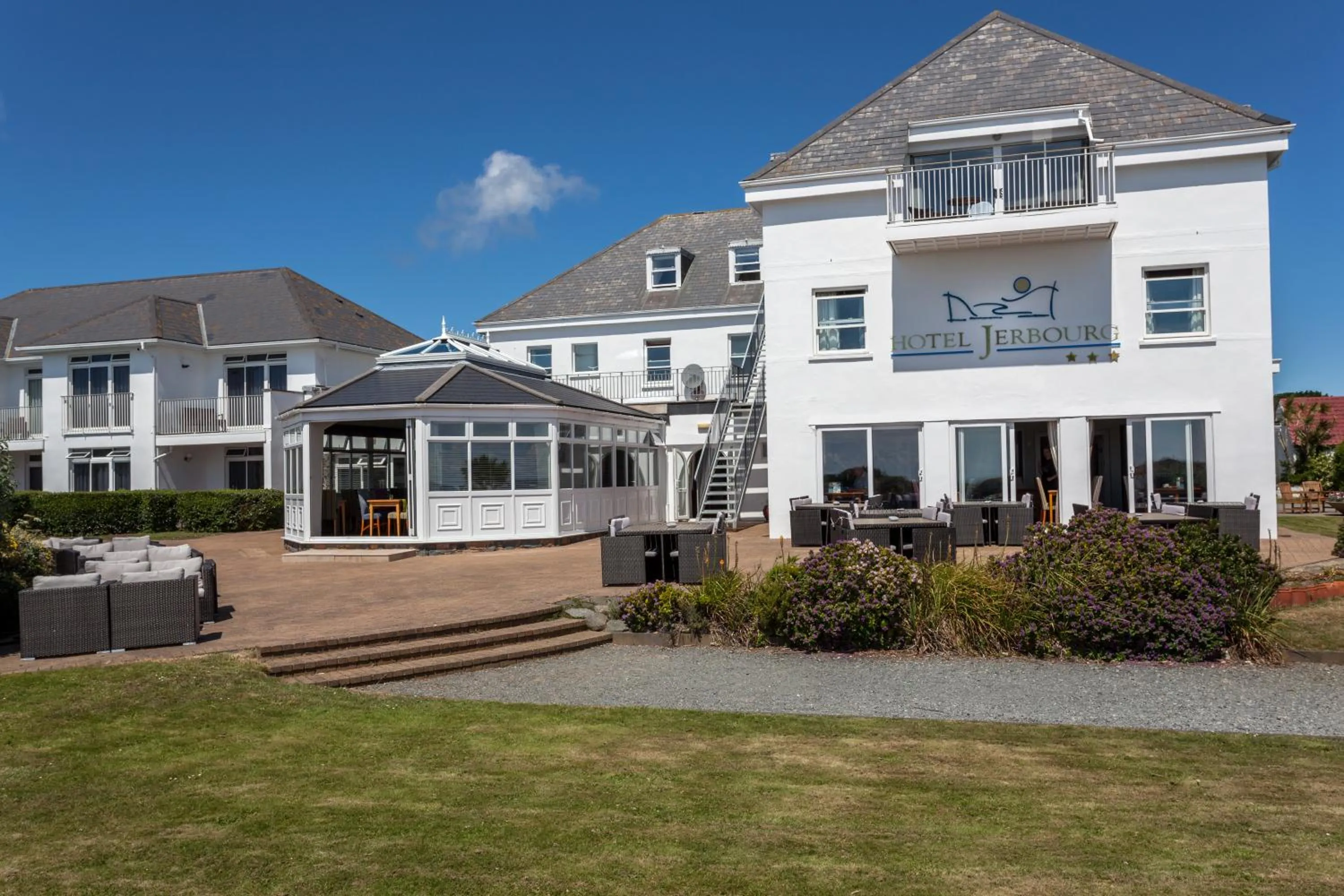 Patio in Hotel Jerbourg