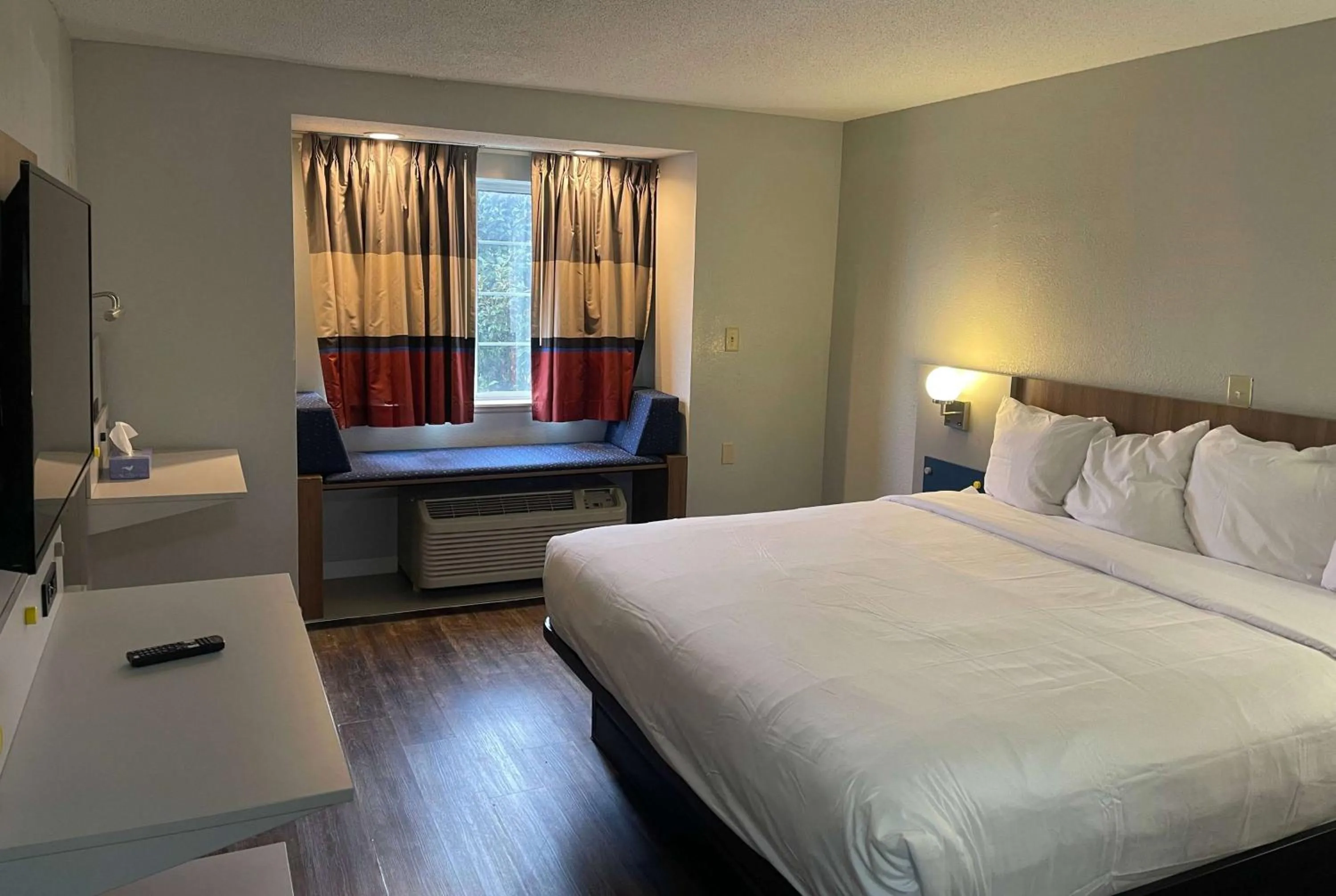 Queen Room - Mobility Access/Non-Smoking in Microtel Inn by Wyndham Atlanta Airport