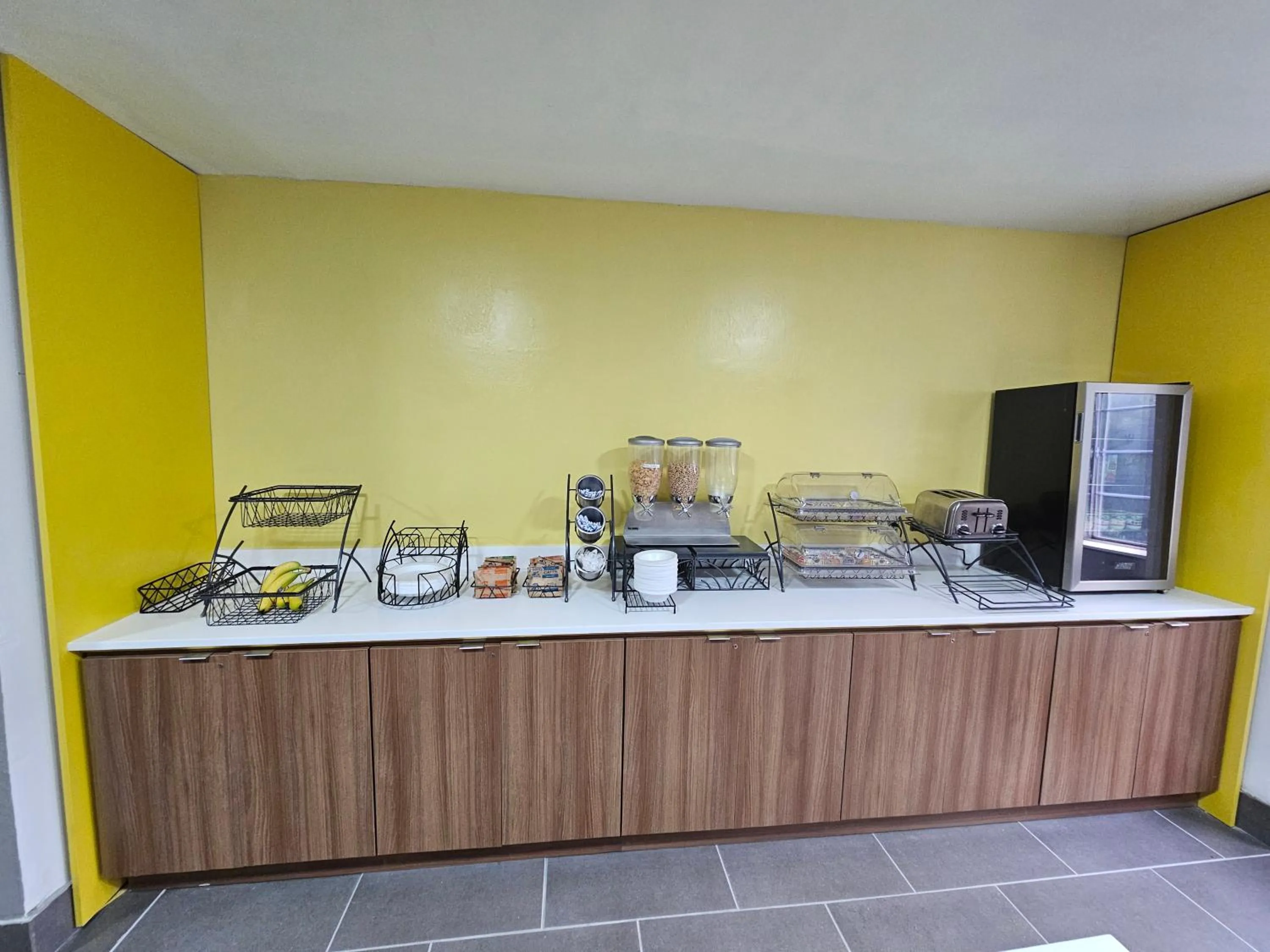 Breakfast in Microtel Inn by Wyndham Atlanta Airport