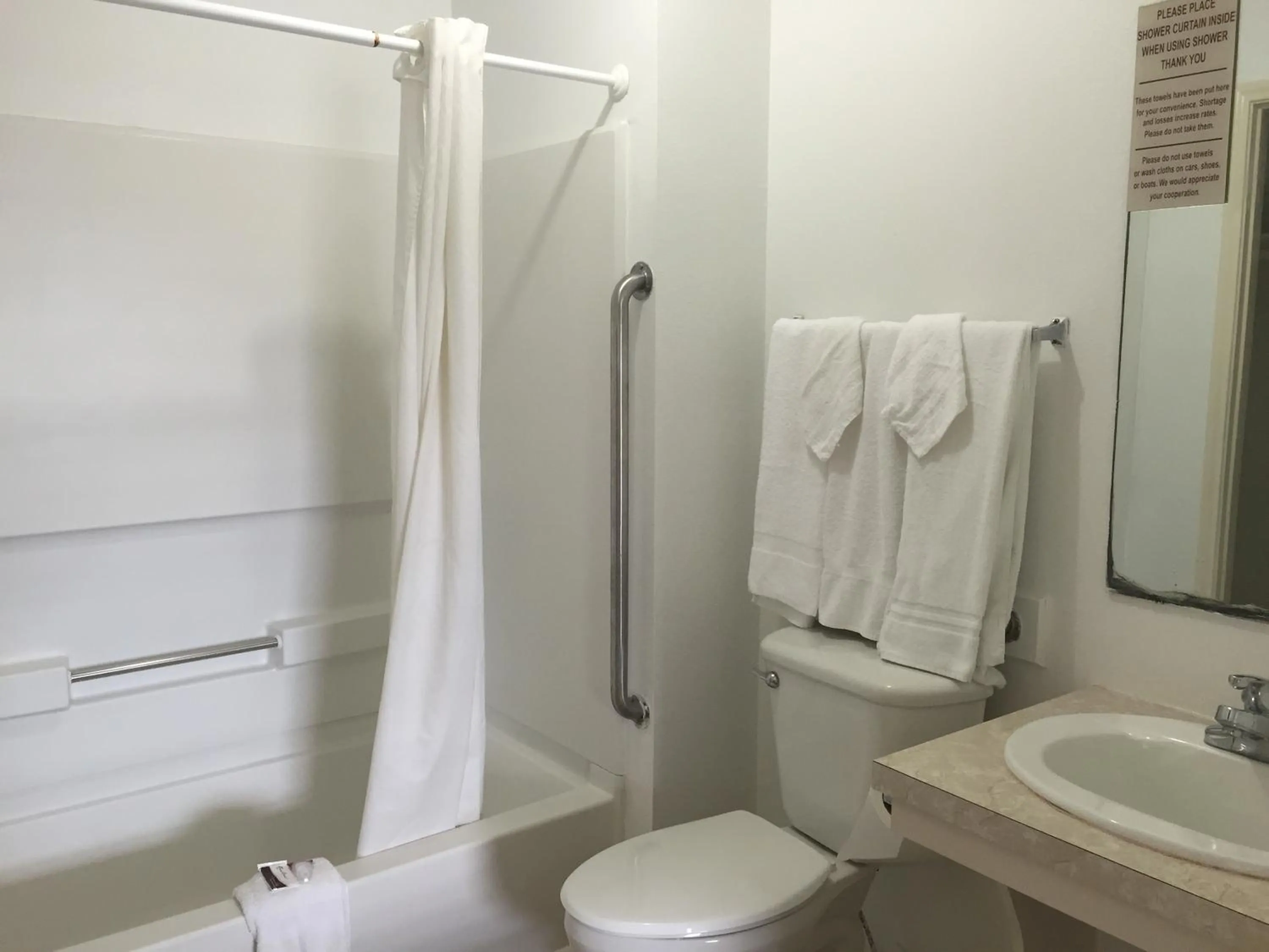 Bathroom in Port Isla Inn