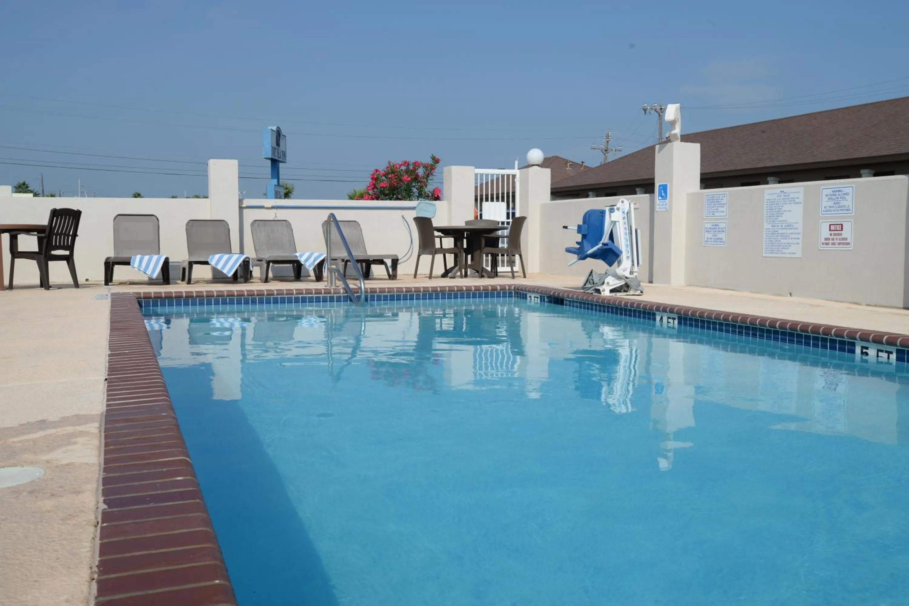 Swimming pool in Port Isla Inn