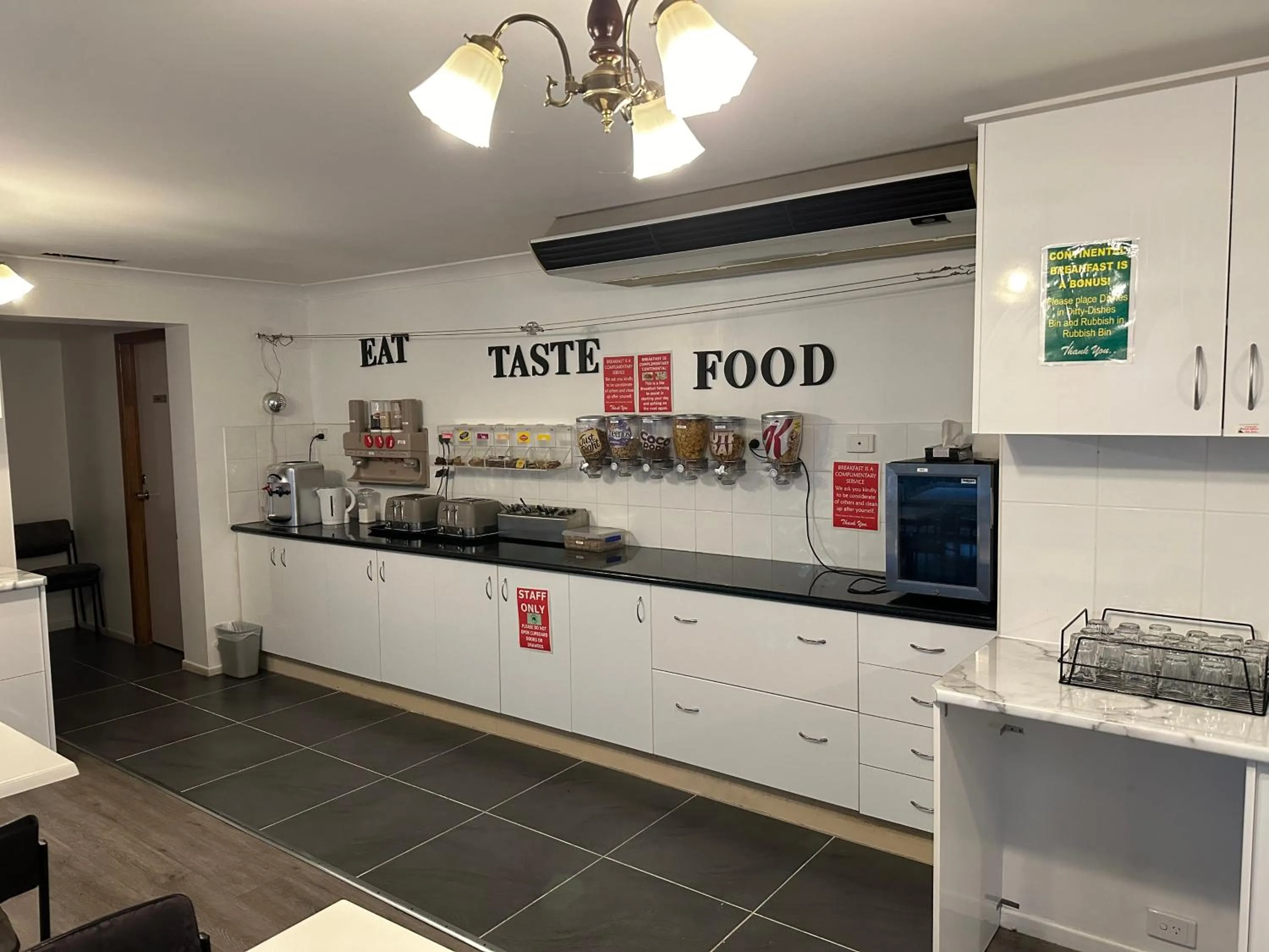 Restaurant/places to eat in Allan Cunningham Motel