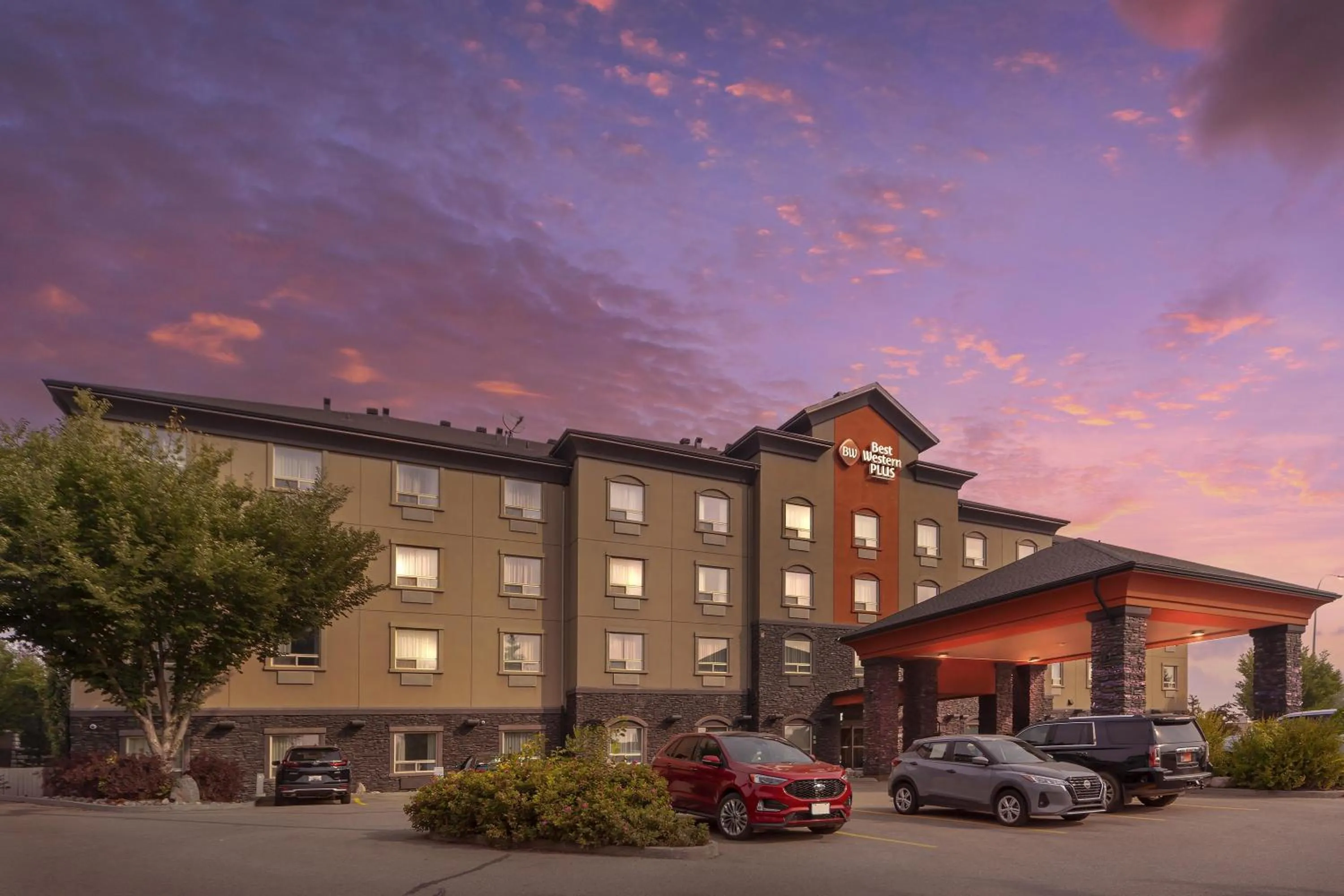 Property building in Best Western Plus St Albert