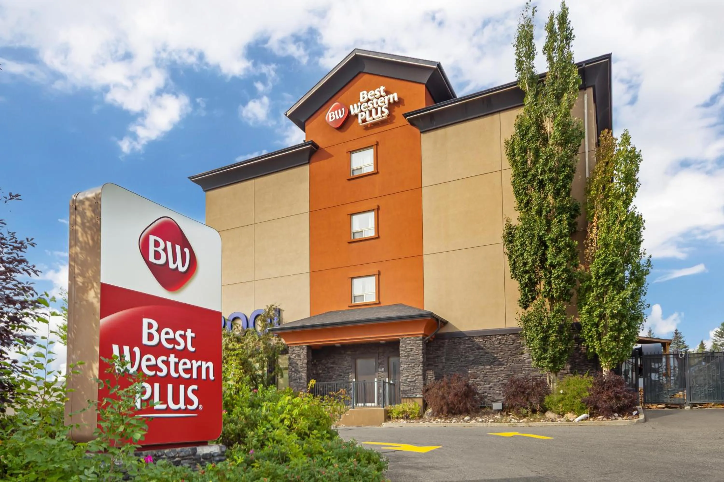 Property building in Best Western Plus St Albert
