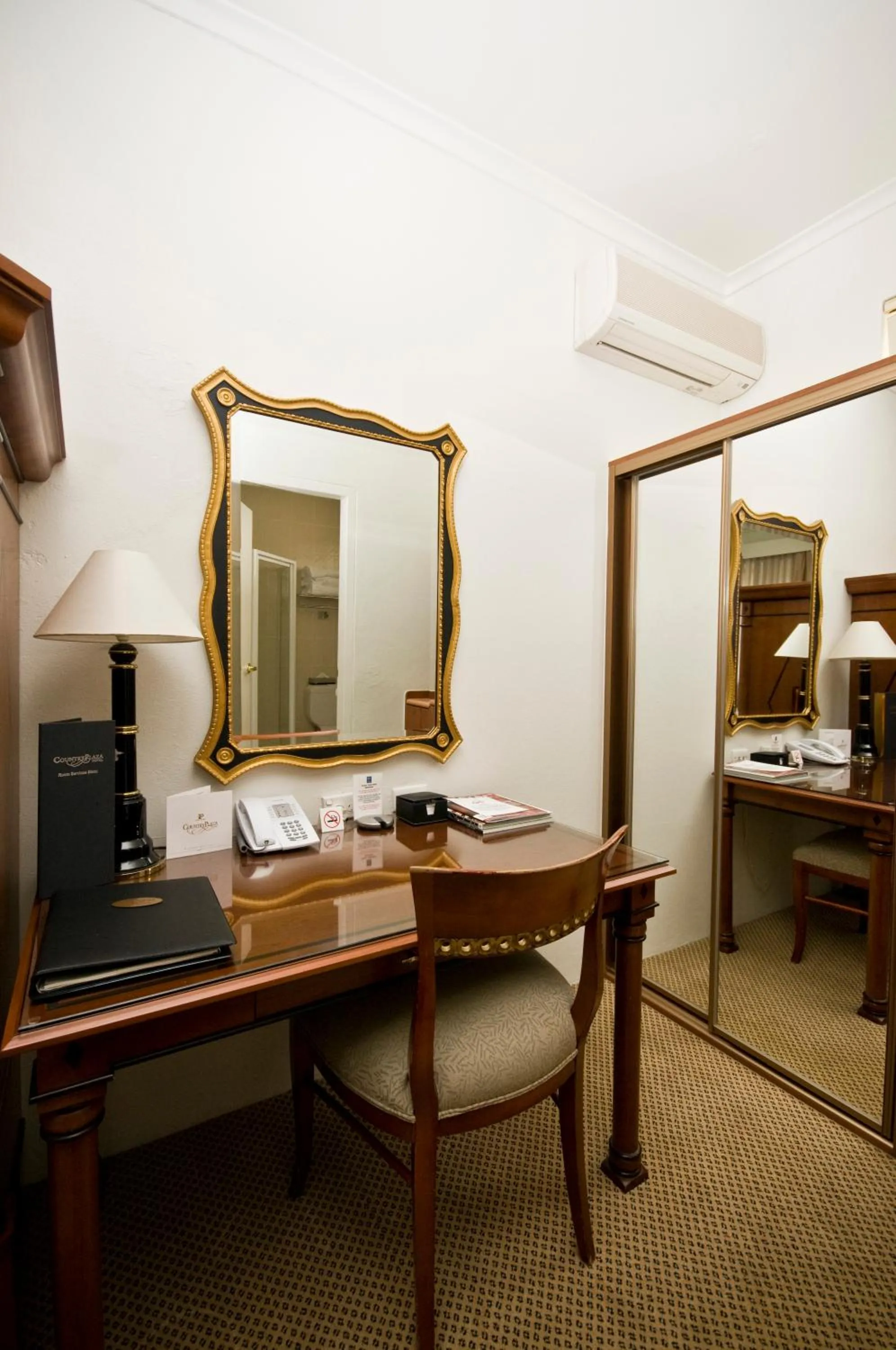 Seating area in Country Plaza Motel
