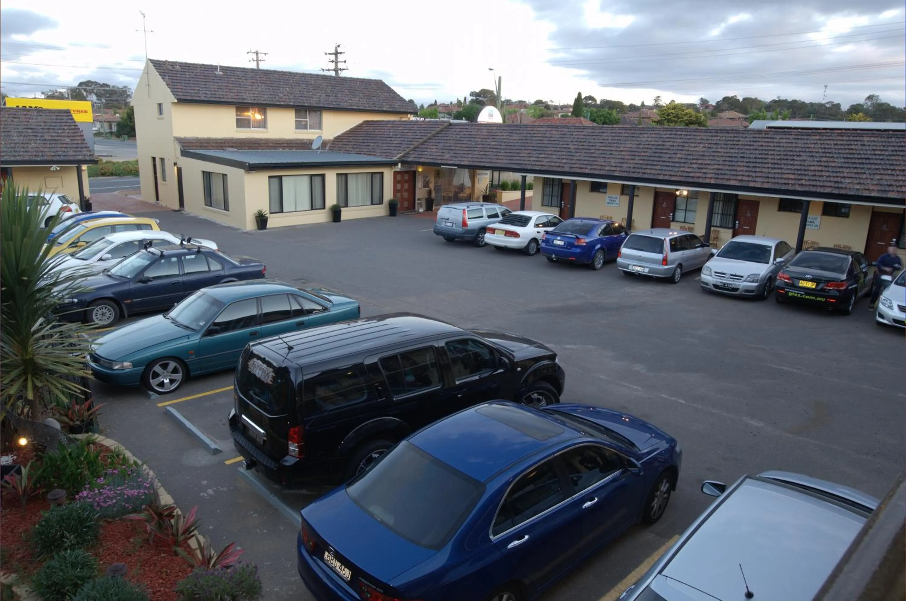 Property building in Country Plaza Motel