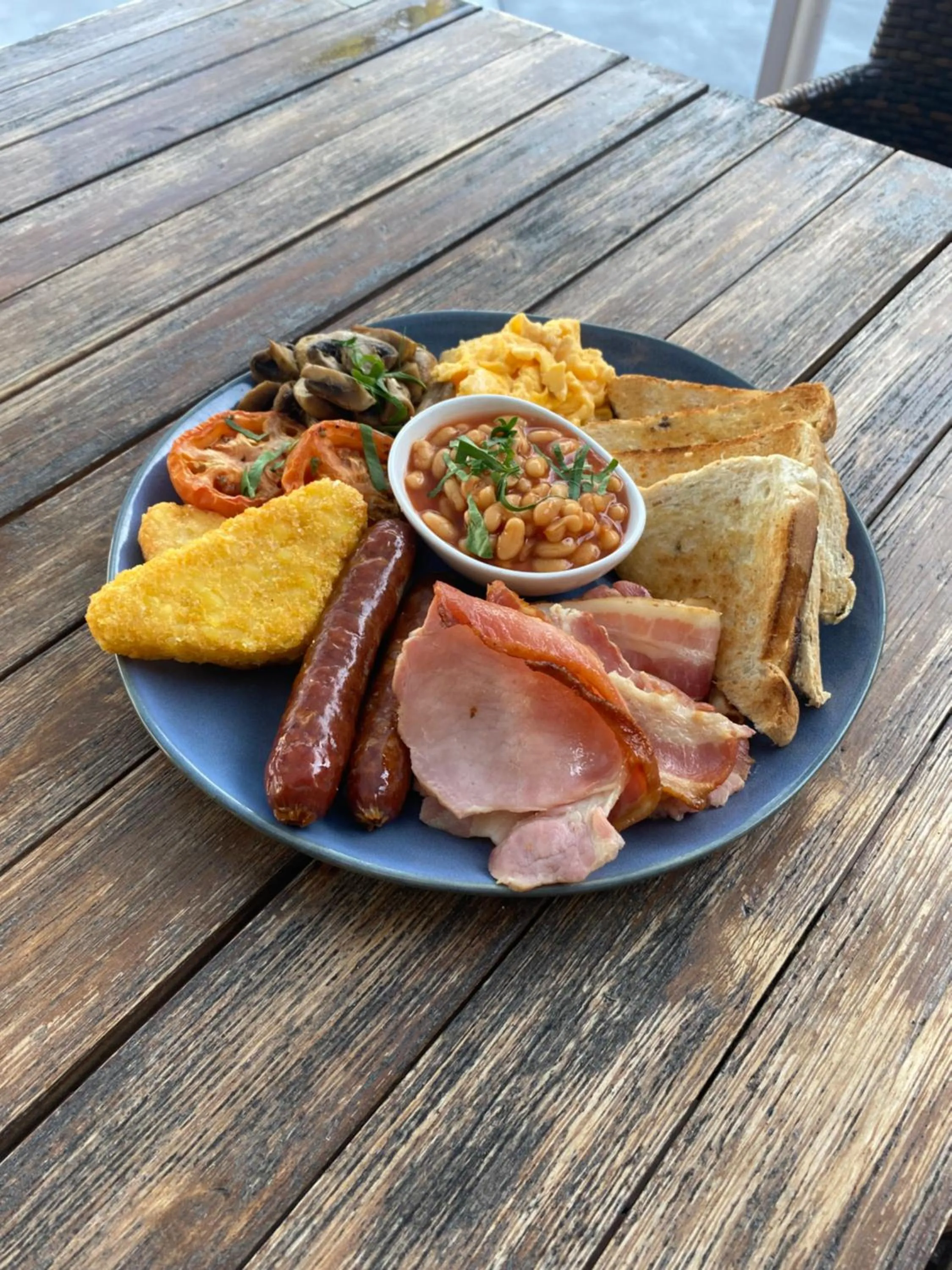 Breakfast in Comfort Resort Waters Edge