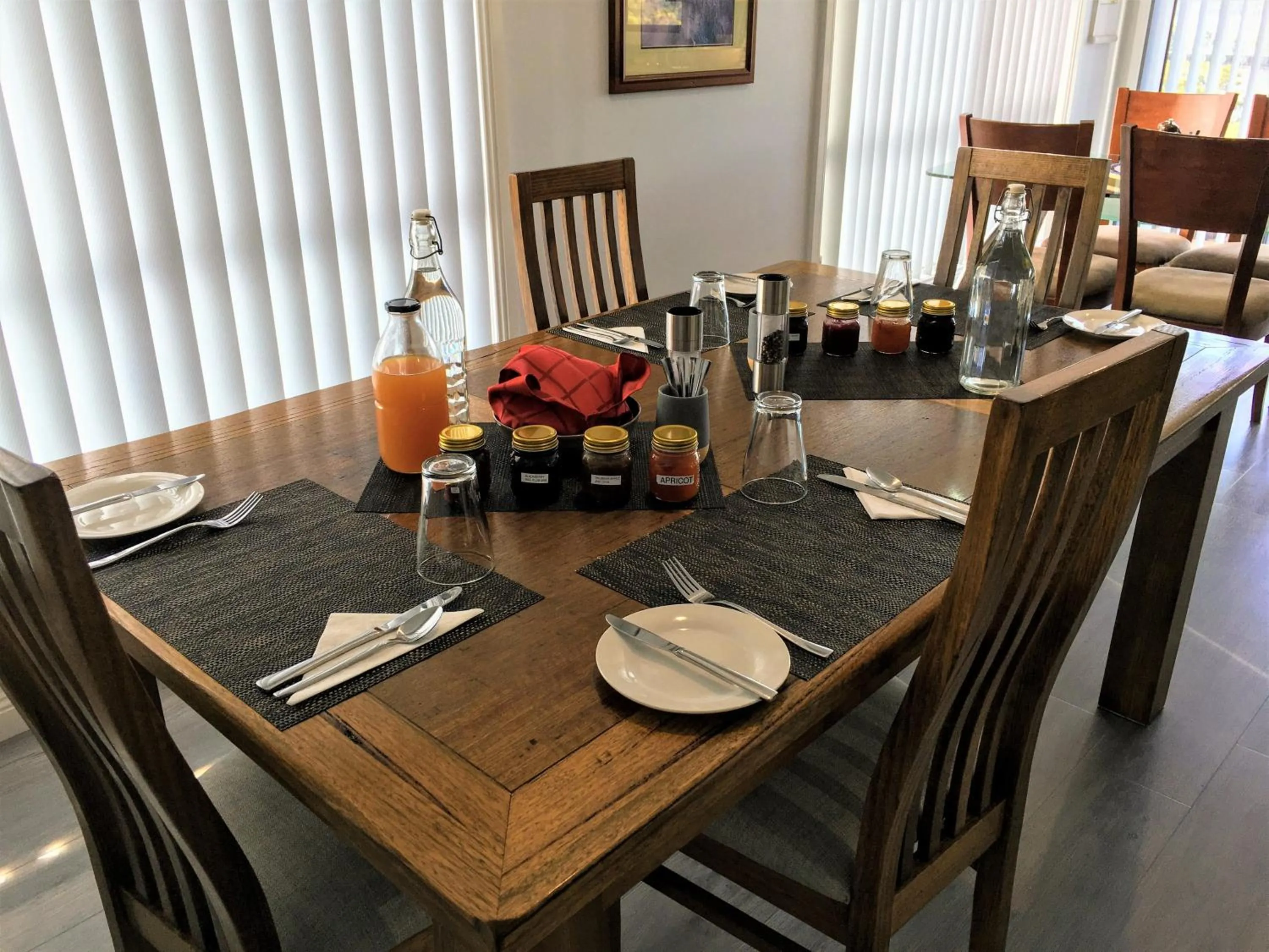 Food and drinks in Storm Bay B&B