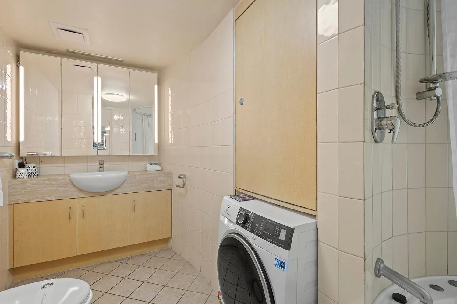 Grand Palais Boolarong Beachside Apartments