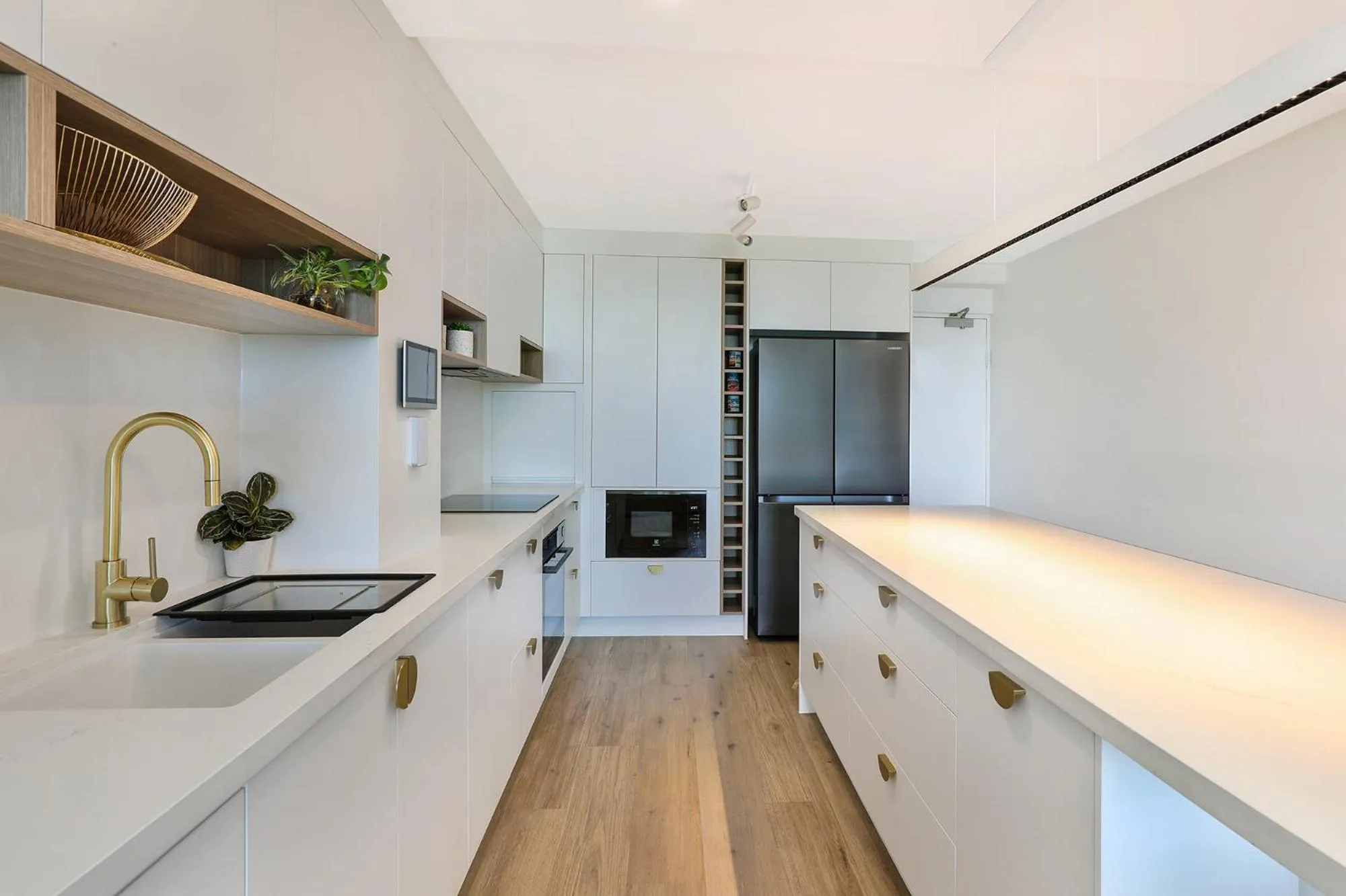 Kitchen or kitchenette in Grand Palais Boolarong Beachside Apartments